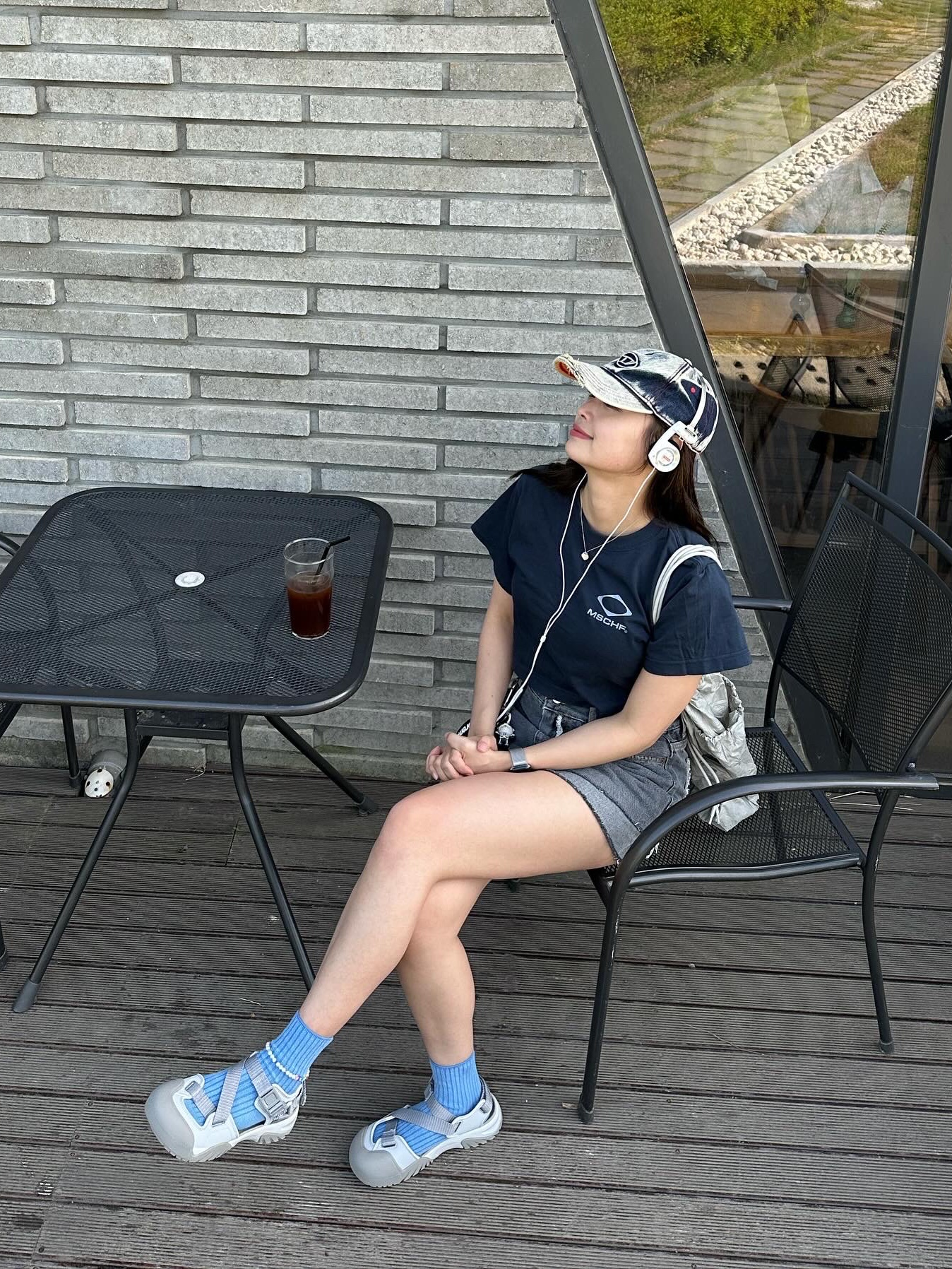 (W) Mischief Cropped T Shirt Dark Navy, Supreme x Koss Portapro Headphones White - 23FW 착용 스타일 - 3