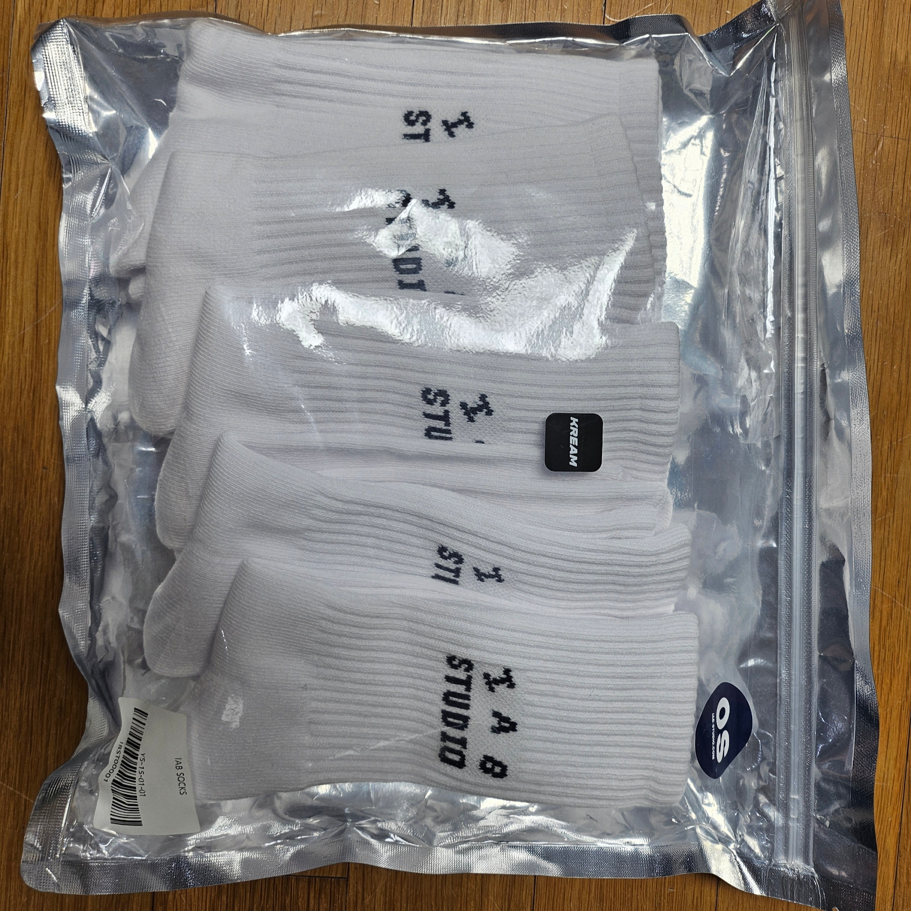IAB Studio Socks White (5 Pack) 착용 스타일