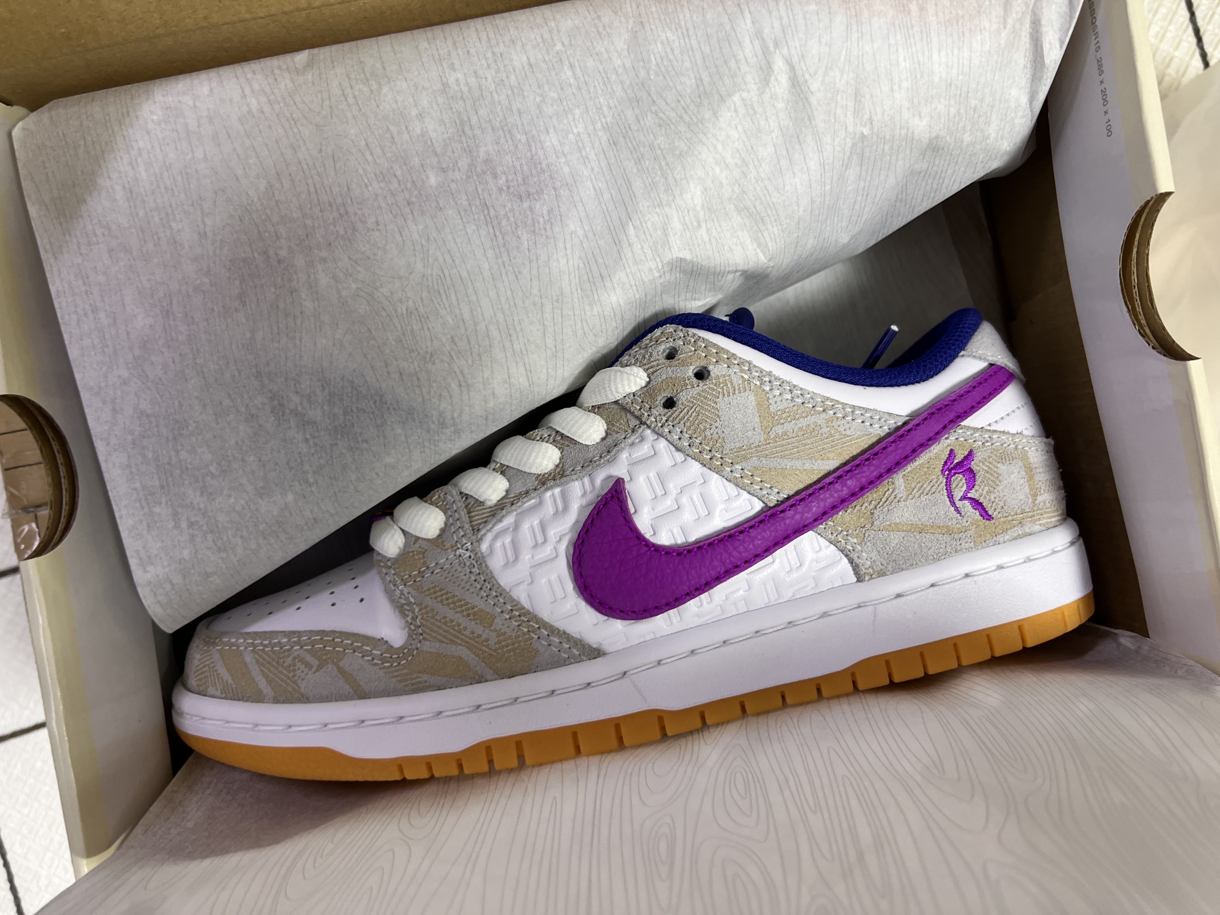 Nike x Rayssa Leal SB Dunk Low PRM Pure Platinum Vivid Purple 착용 스타일