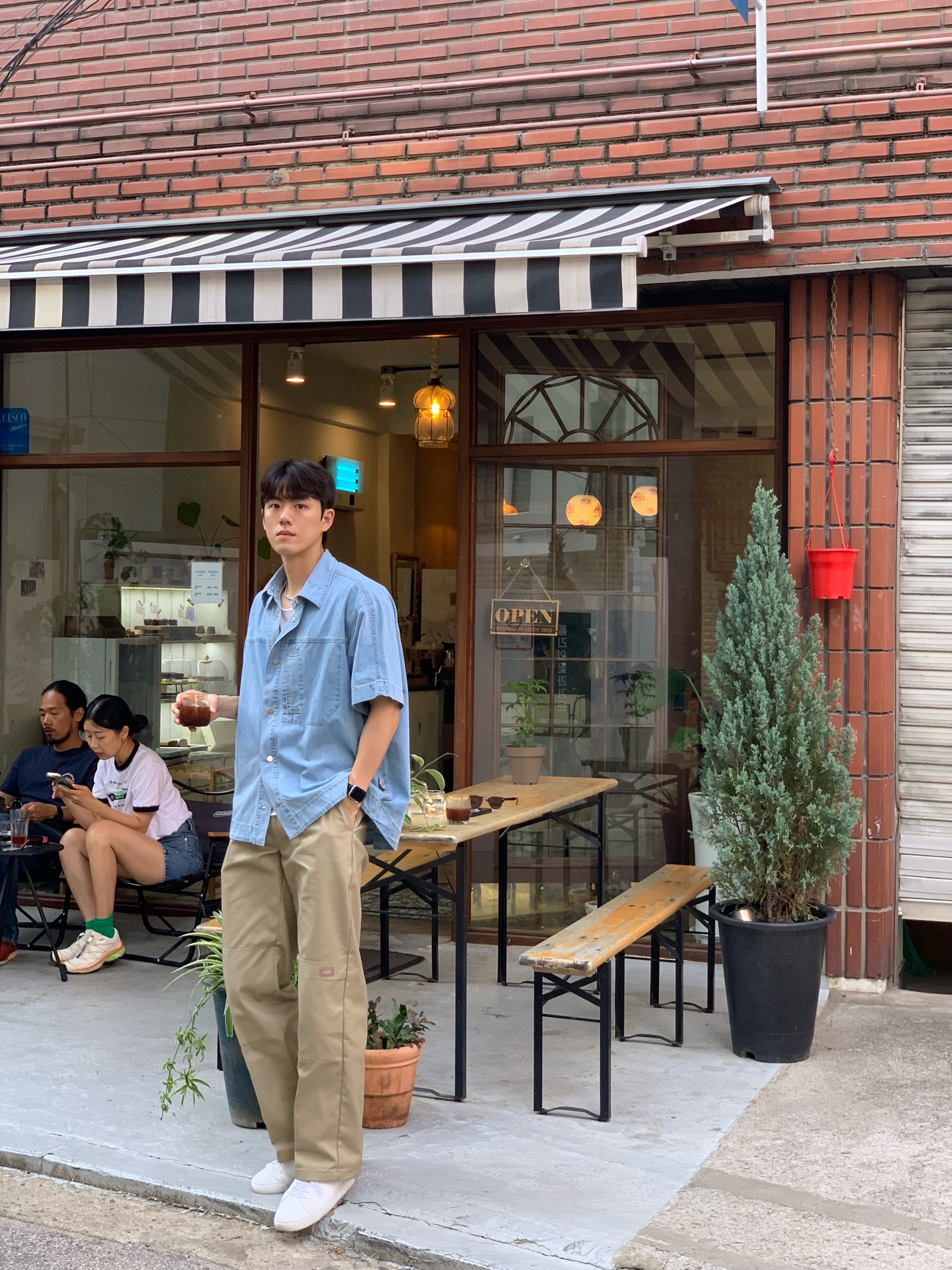Dickies Loose Fit Double Knee Work Pants Khaki 착용 스타일 - 1