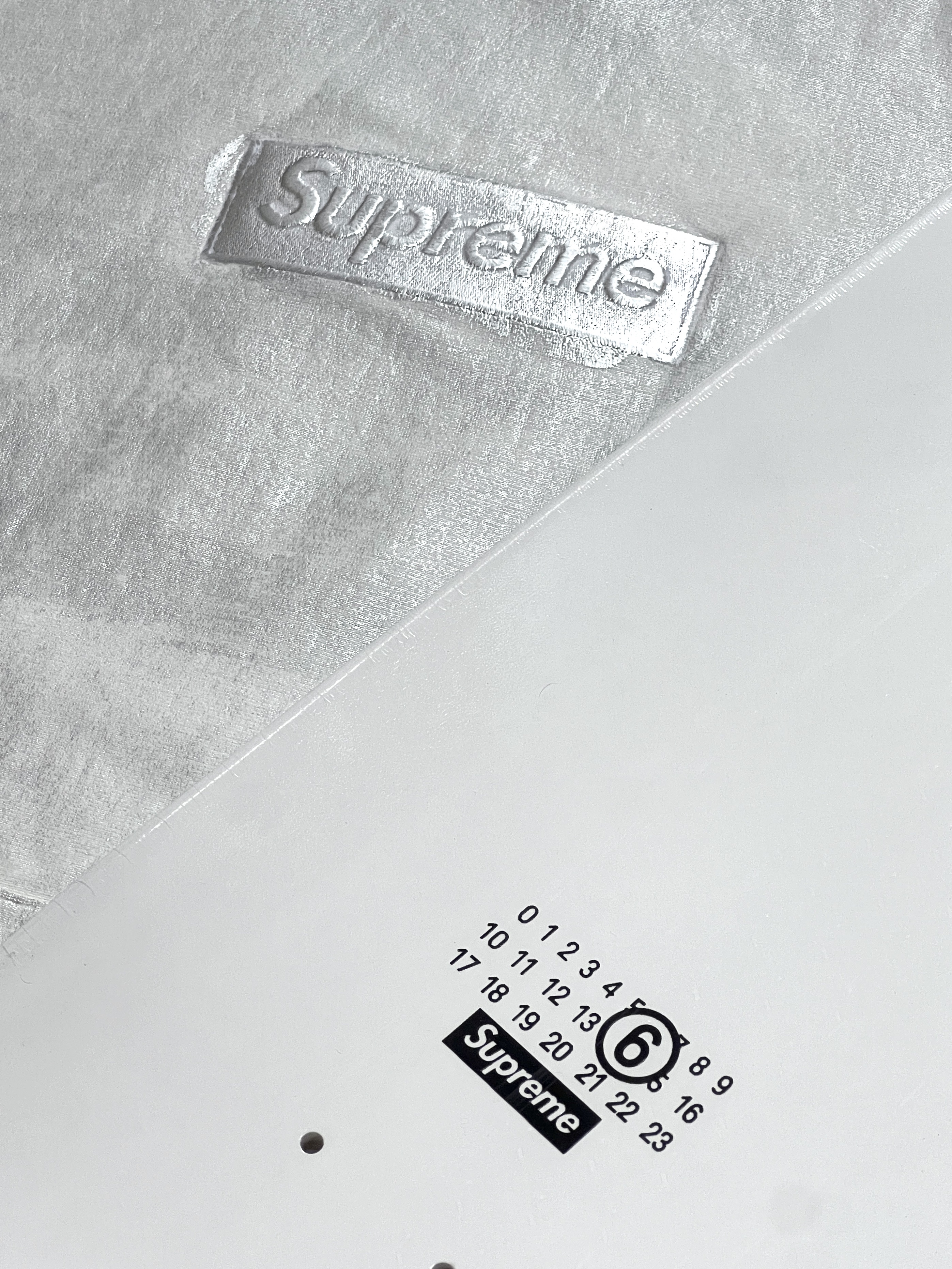 Supreme x MM6 Maison Margiela Foil Box Logo Hooded Sweatshirt White - 24SS, Supreme x MM6 Maison Margiela Skateboard White - 24SS 착용 스타일