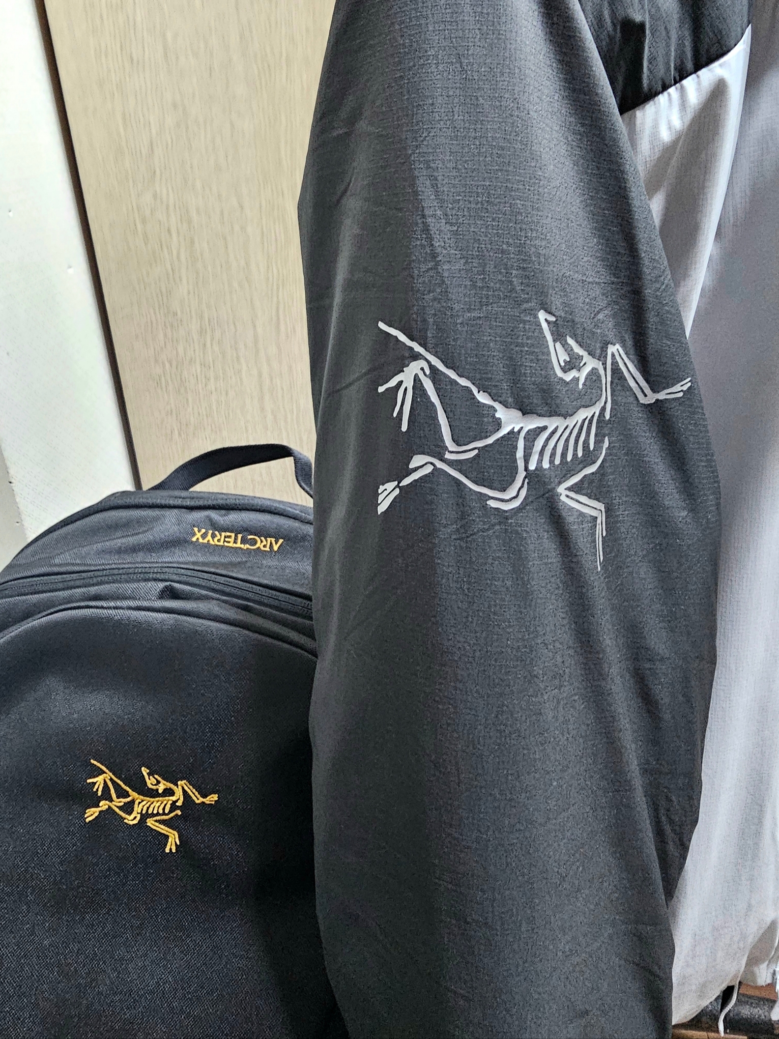 Arc'teryx Mantis 26 Backpack Black, Arc'teryx x Beams Atom Hoody Tranquil 착용 스타일