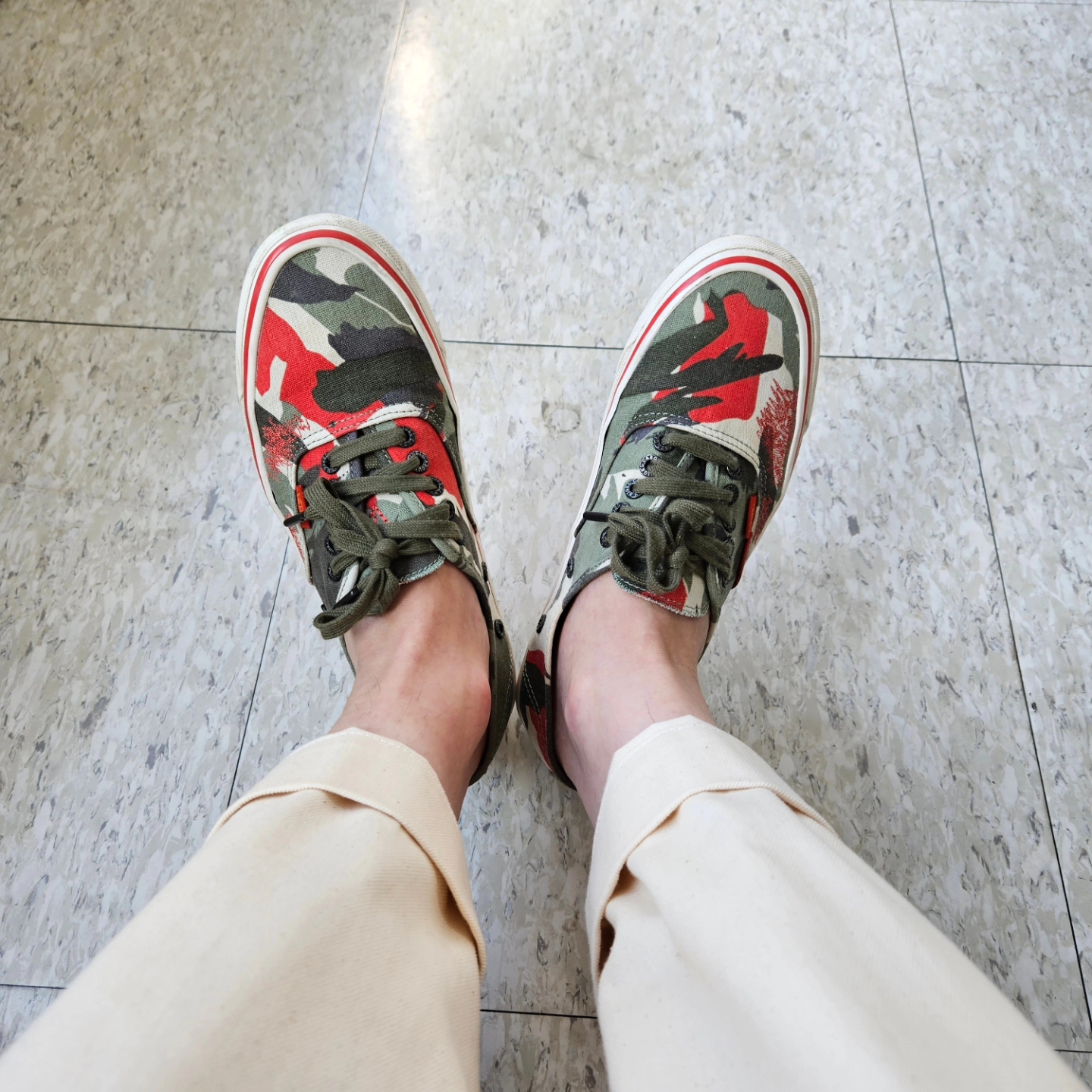 Vans Vault x Nigel Cabourn OG Authentic LX Army Green Camo, Engineered Garments Ripstop Bedford Jacket Olive 착용 스타일 - 5