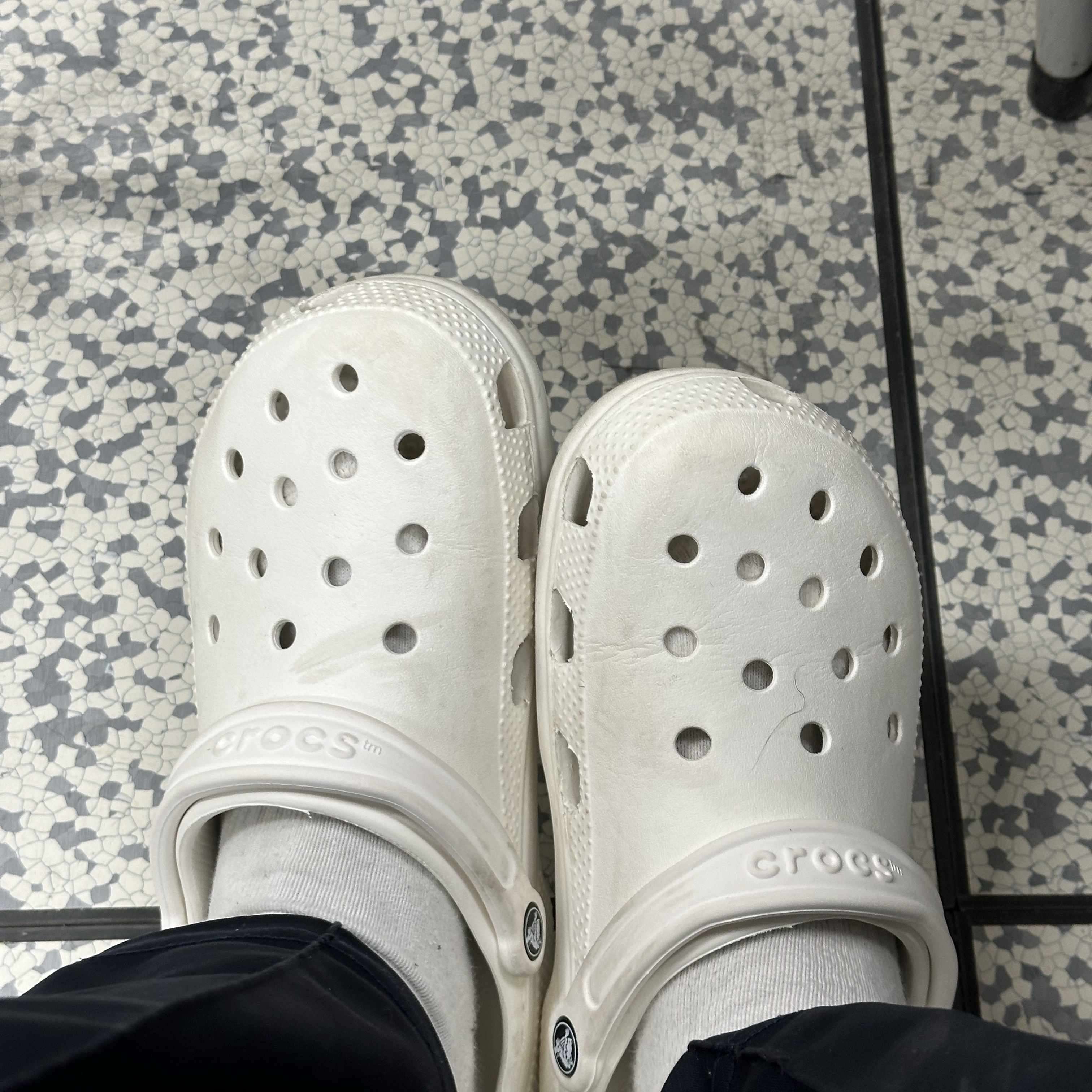 Crocs Classic Clog White 착용 스타일