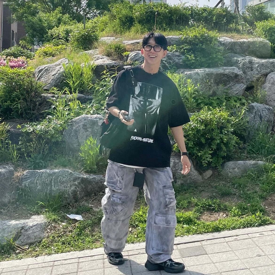 NON FLOOR Oriental Dirty Cargo Pants White, Nike V2K Run Black Anthracite 착용 스타일 - 1