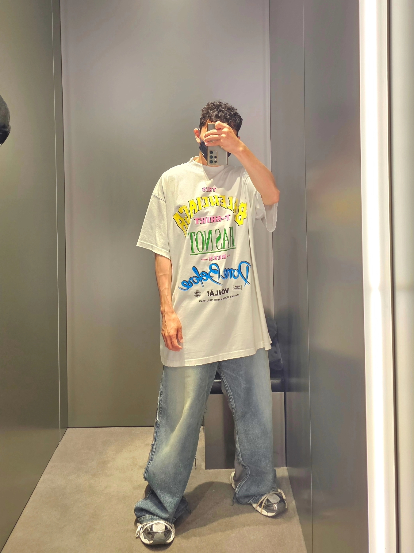 Balenciaga Hybrid Baggy Pants Light Blue, Balenciaga 3XL Sneakers Grey White Red 착용 스타일 - 4
