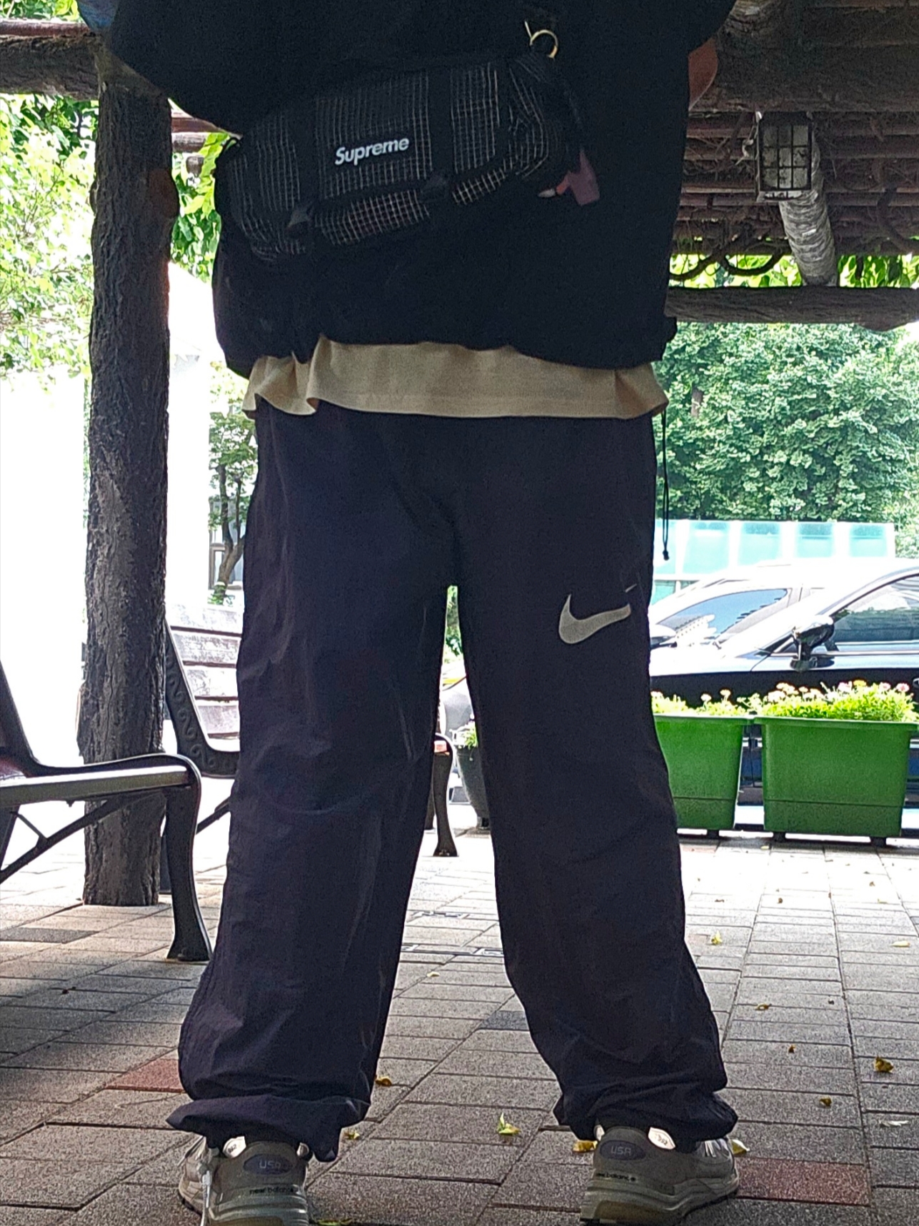 Supreme Mini Duffle Bag Black - 24SS, Nike x Stussy Beach Pants Off Noir 착용 스타일 - 2