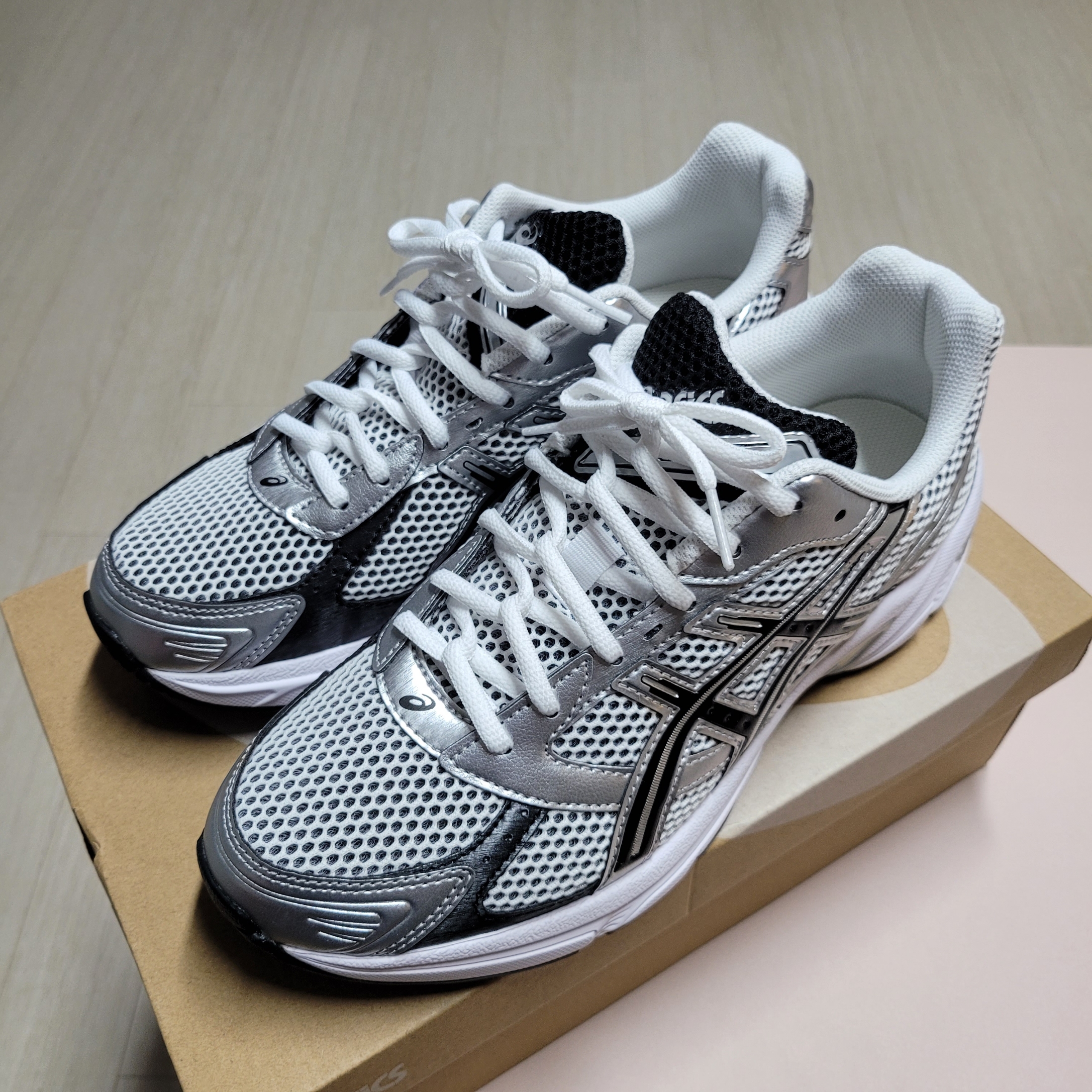 Asics Gel-1130 White Black, (W) Asics Gel-1130 Cream Pure Silver 착용 스타일 - 3