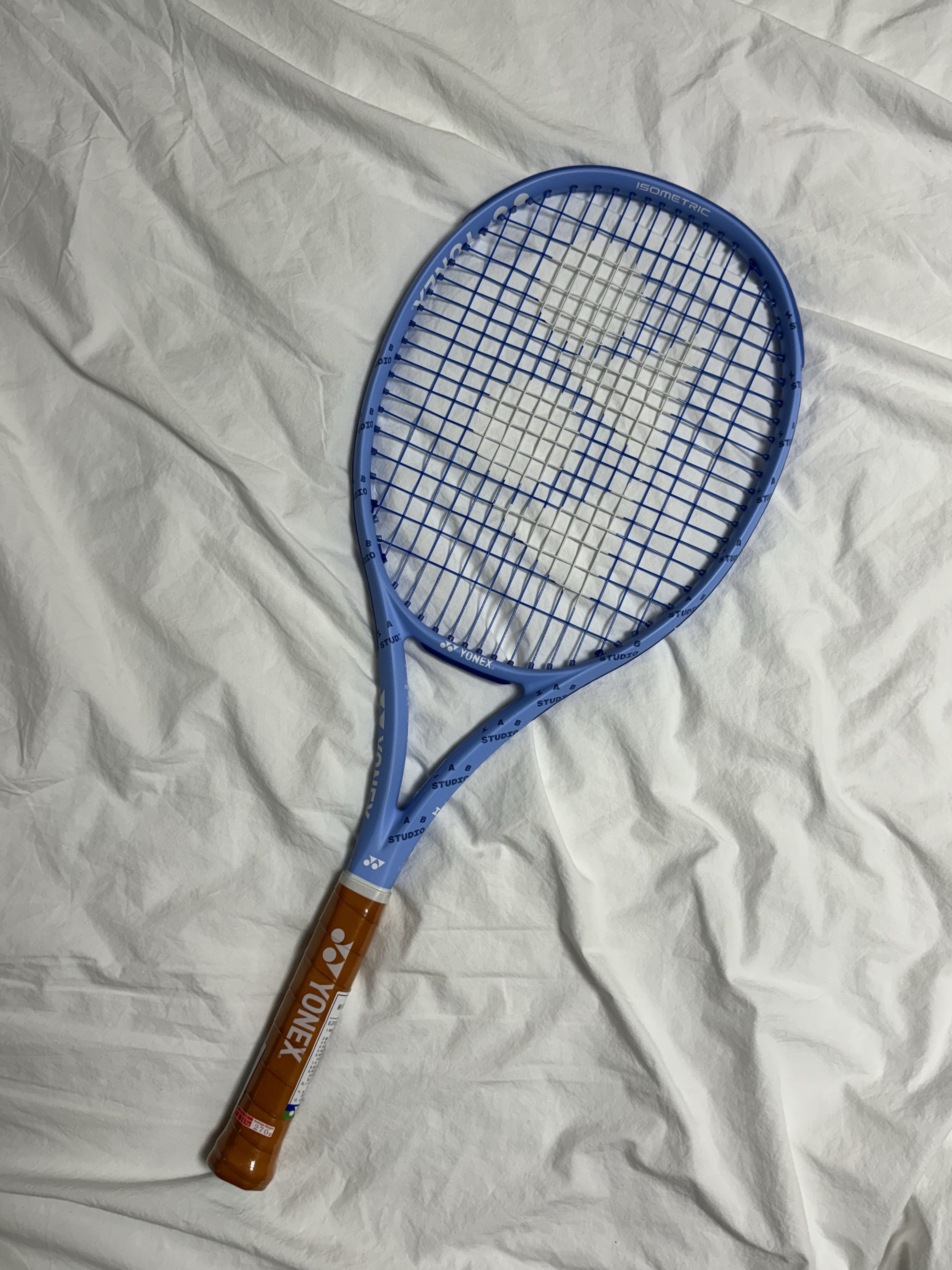 IAB Studio x Yonex Ezone Tennis Racket 착용 스타일 - 3