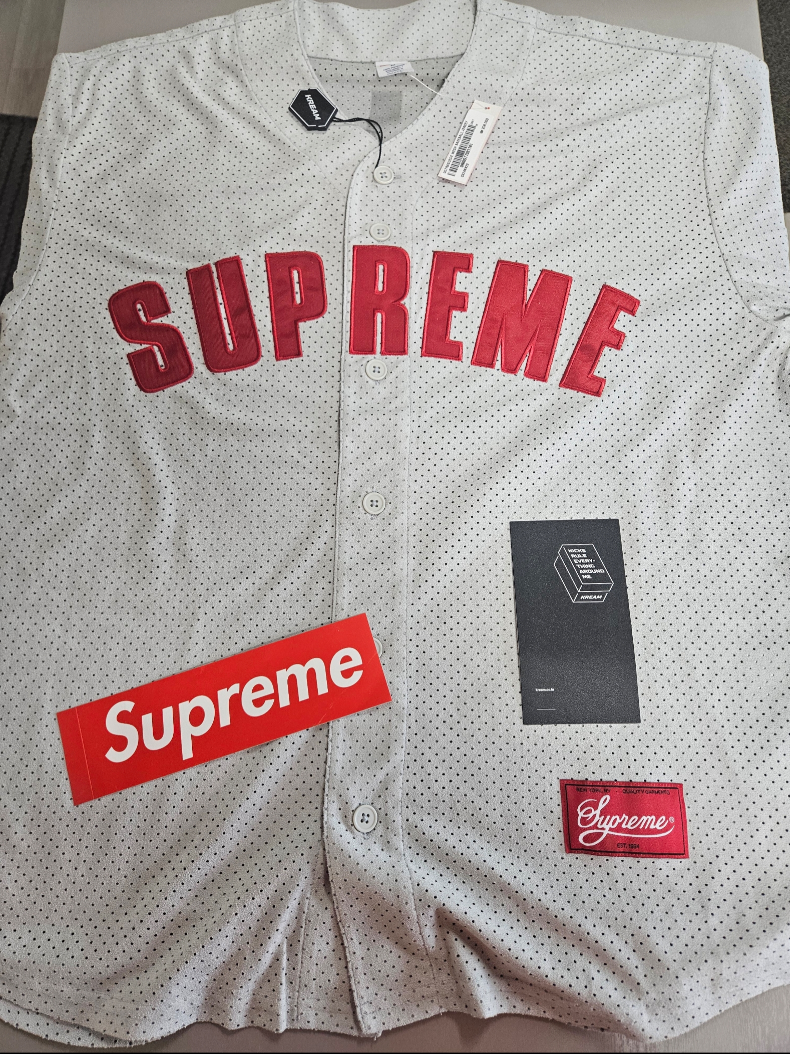 Supreme Ultrasuede Mesh Baseball Jersey Grey - 24SS, Supreme Ultrasuede Mesh Short Grey - 24SS 착용 스타일 - 2