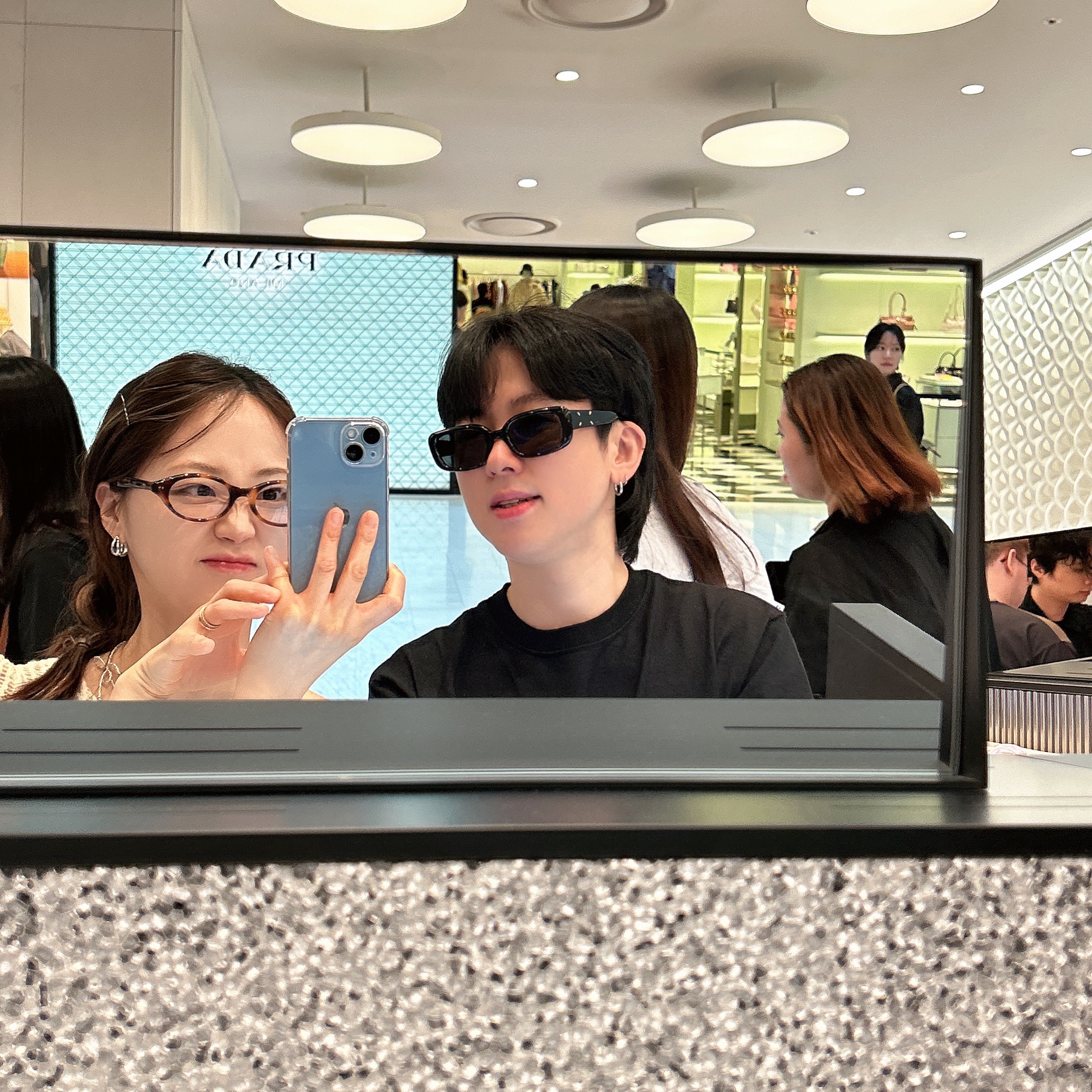 Gentle Monster x Maison Margiela MM106 Black Black, Gentle Monster x Maison Margiela MM111 Tortoiseshell Clear 착용 스타일