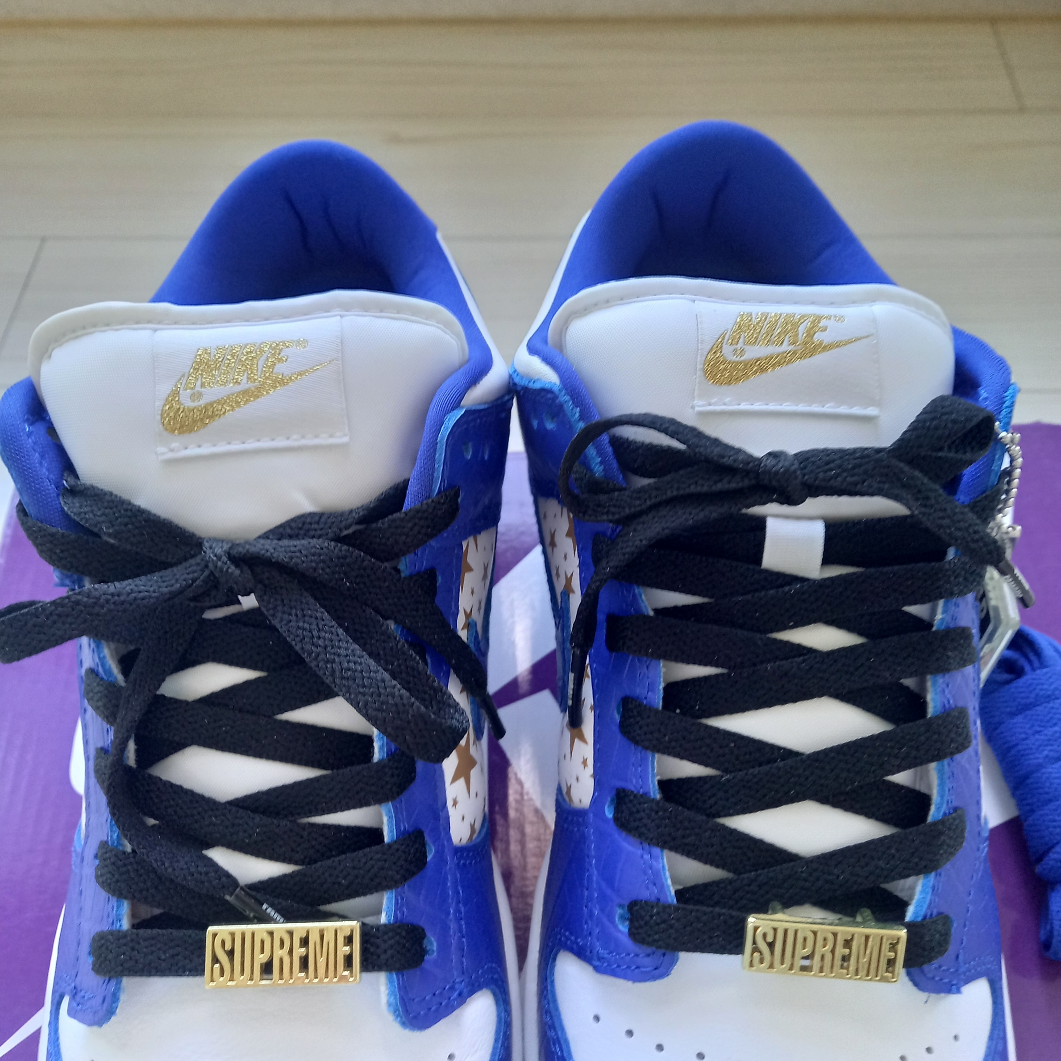 Nike x Supreme SB Dunk Low Hyper Blue 착용 스타일 - 5