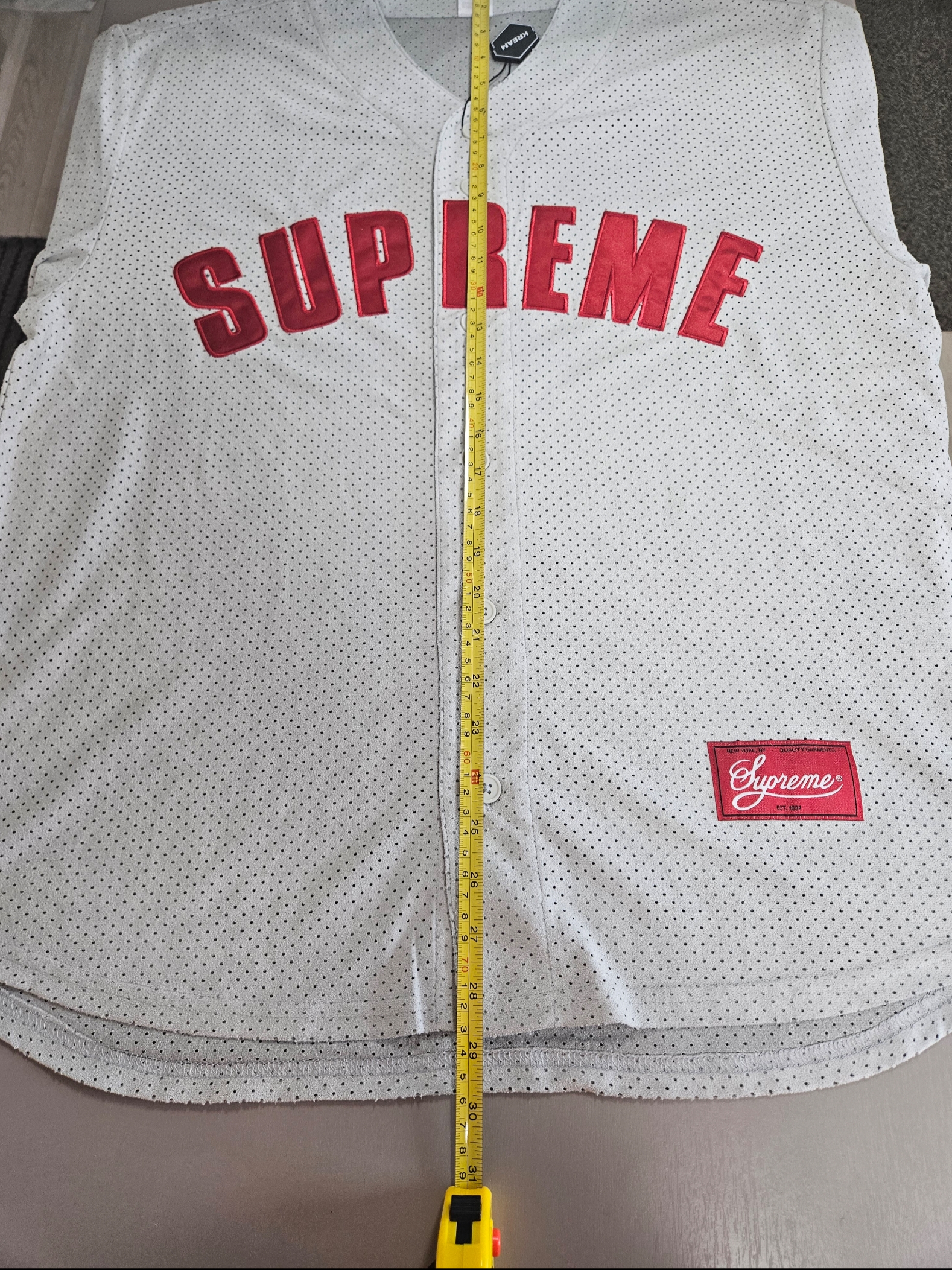 Supreme Ultrasuede Mesh Baseball Jersey Grey - 24SS, Supreme Ultrasuede Mesh Short Grey - 24SS 착용 스타일 - 5