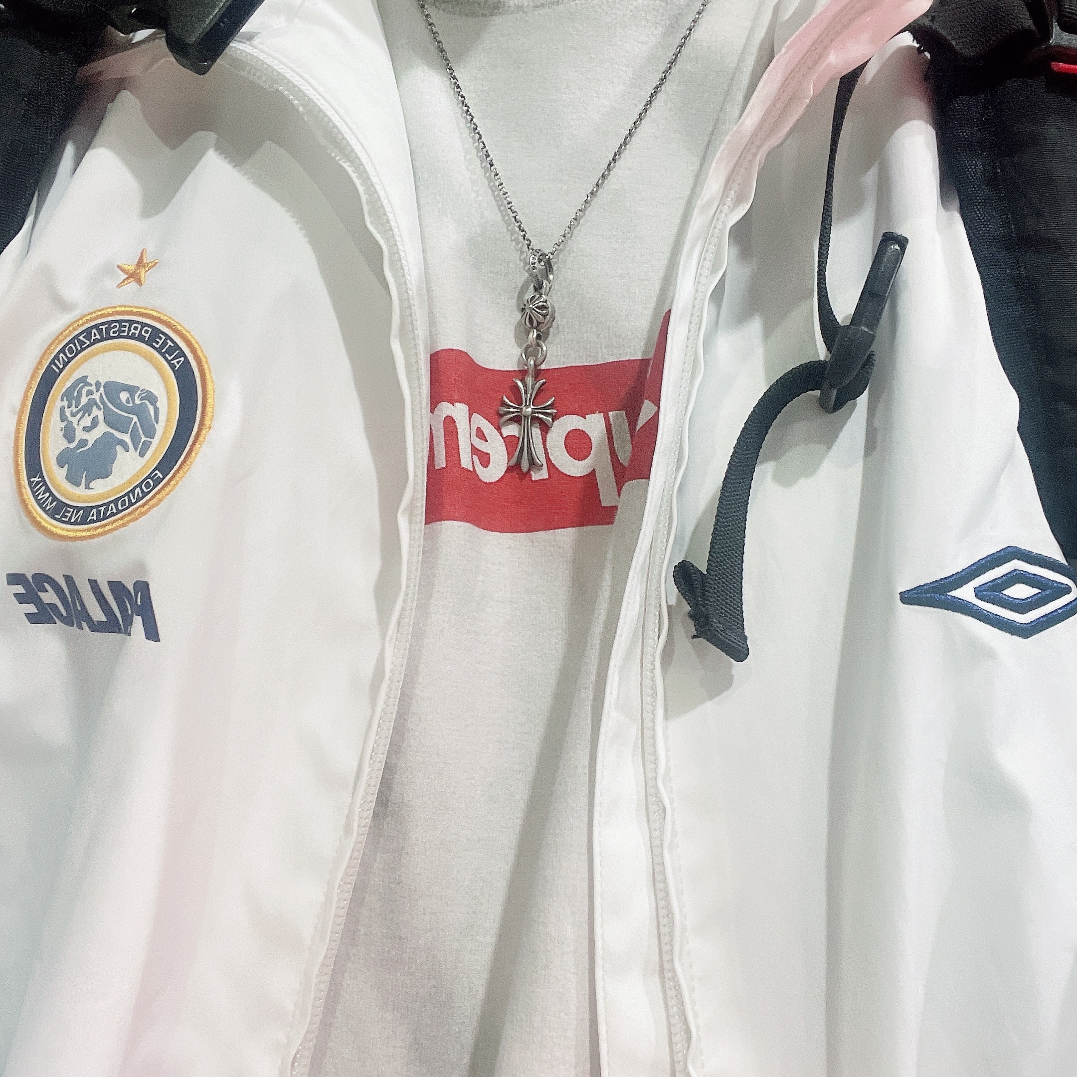 Palace x Umbro Track Jacket White - 24SS, Supreme x MM6 Maison Margiela Box Logo T-Shirt White - 24SS 착용 스타일