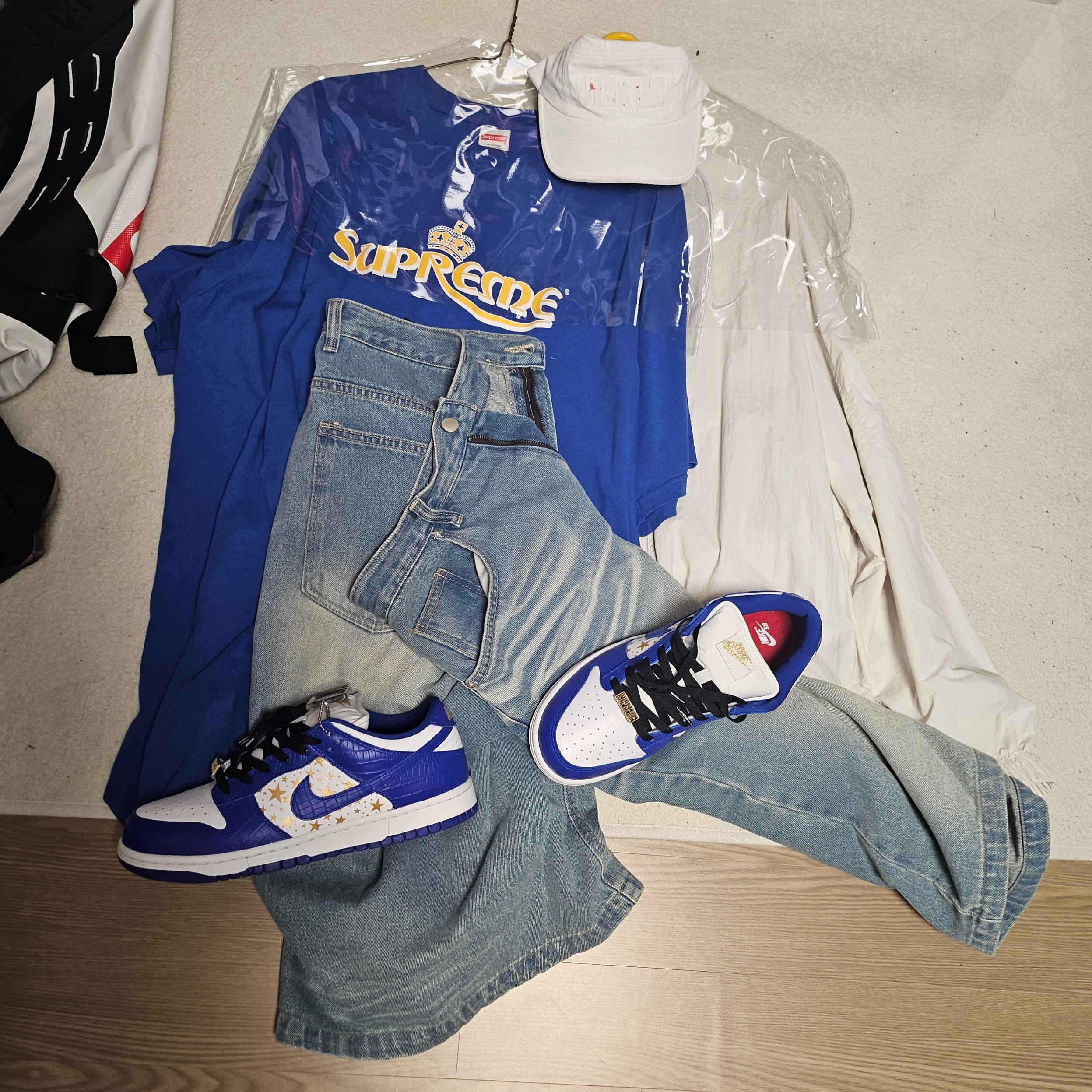 Supreme x MM6 Maison Margiela Painted Camp Cap White - 24SS, Nike x Supreme SB Dunk Low Hyper Blue 착용 스타일