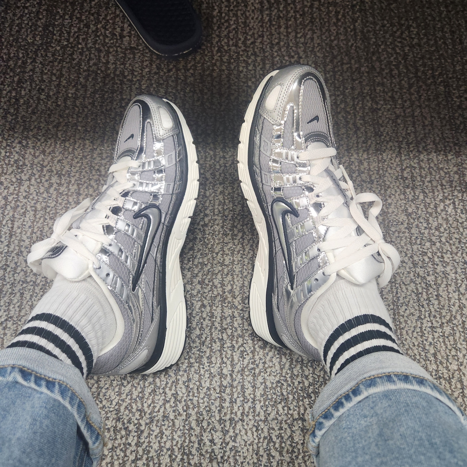 Nike P-6000 Metallic Silver 착용 스타일