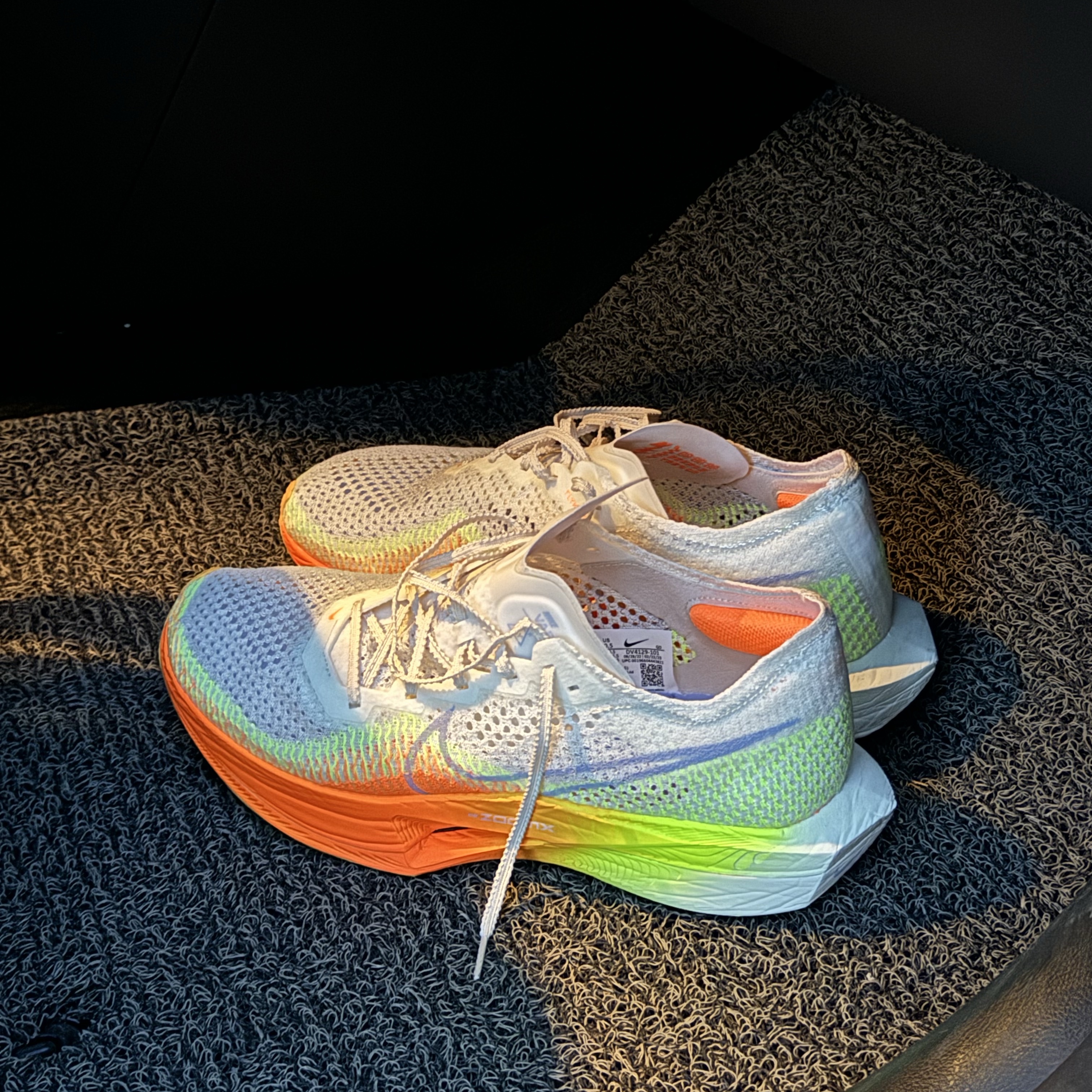 Nike ZoomX Vaporfly Next% 3 Sail Cobalt Bliss Total Orange 착용 스타일