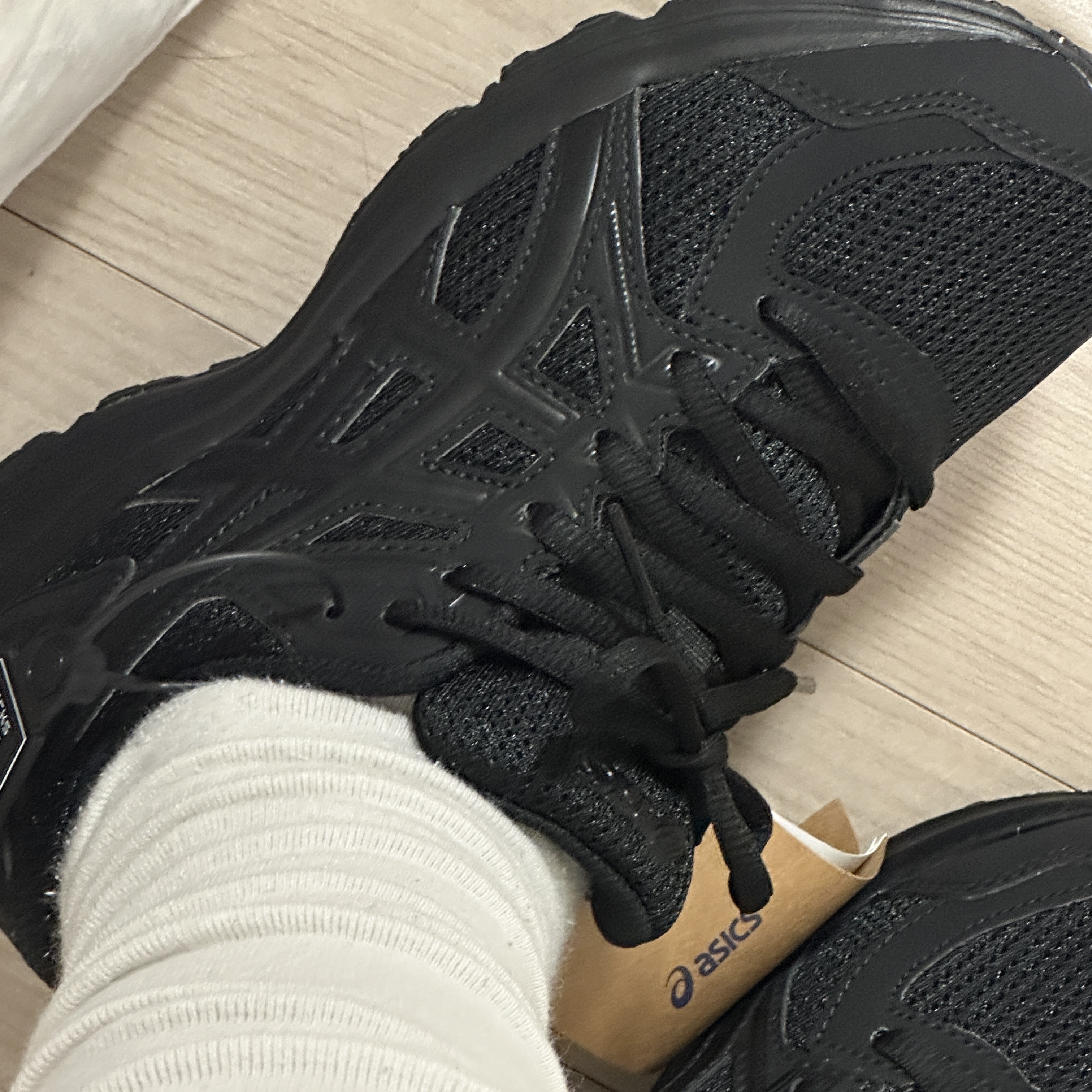 Asics Jog 100 2 Black 착용 스타일 - 4
