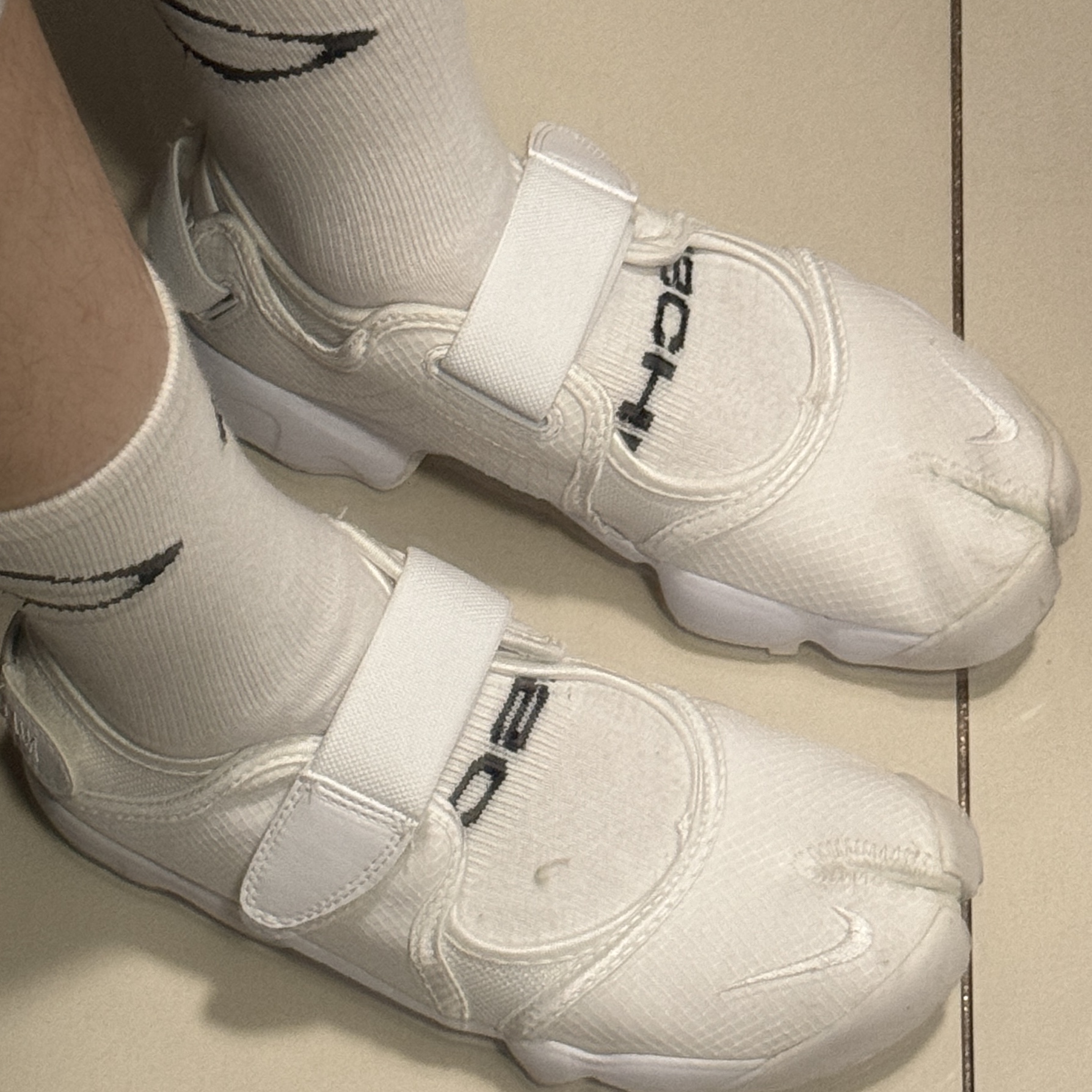 (W) Nike Air Rift Breathe White Pure Platinum 착용 스타일