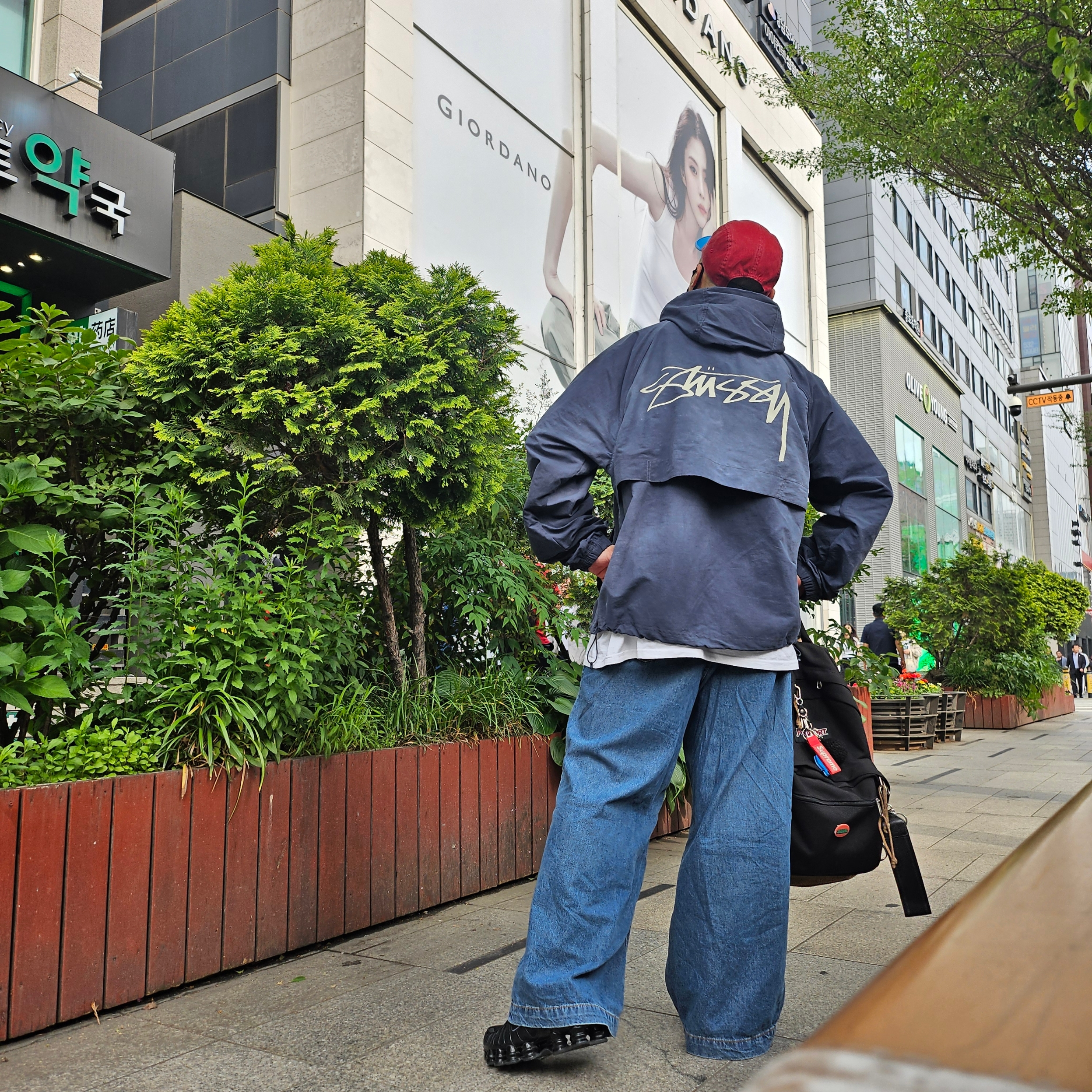 Supreme Pigment 2-Tone Camp Cap Red - 24SS, Stussy Wave Dye Beach Shell Jacket Navy 착용 스타일 - 3