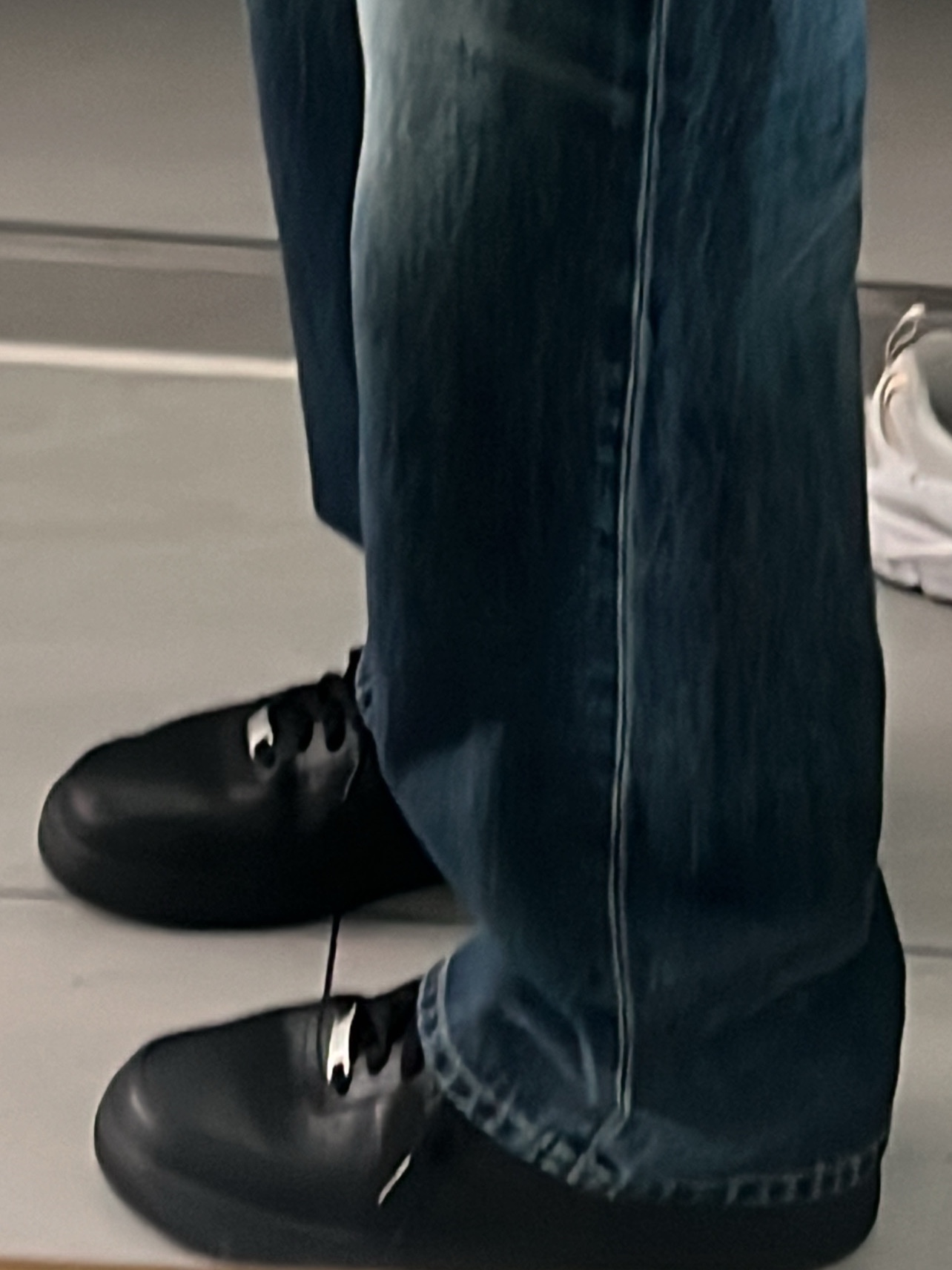 Nike Air Force 1 '07 Low Triple Black 착용 스타일