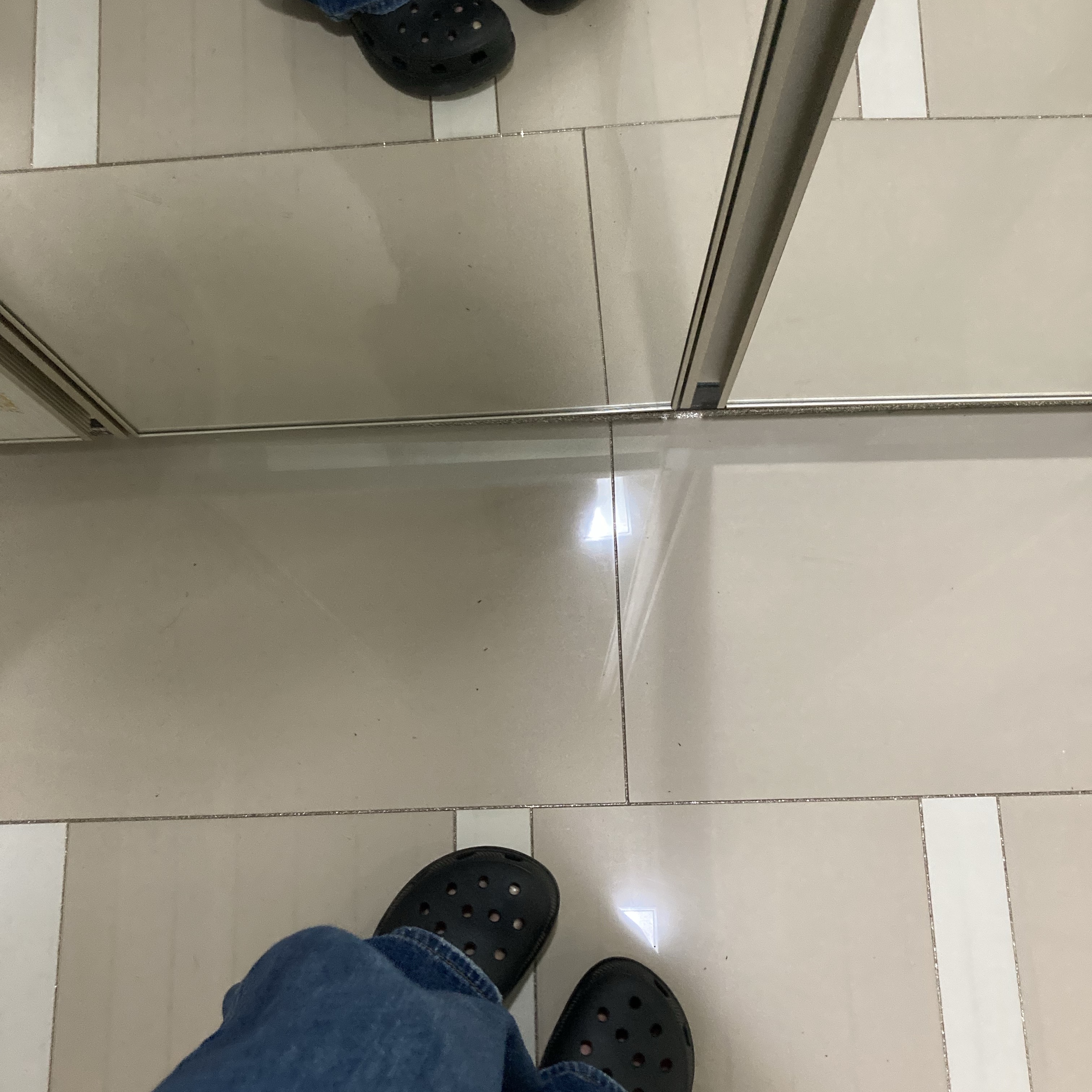 (W) Crocs Classic Platform Clog Black 착용 스타일