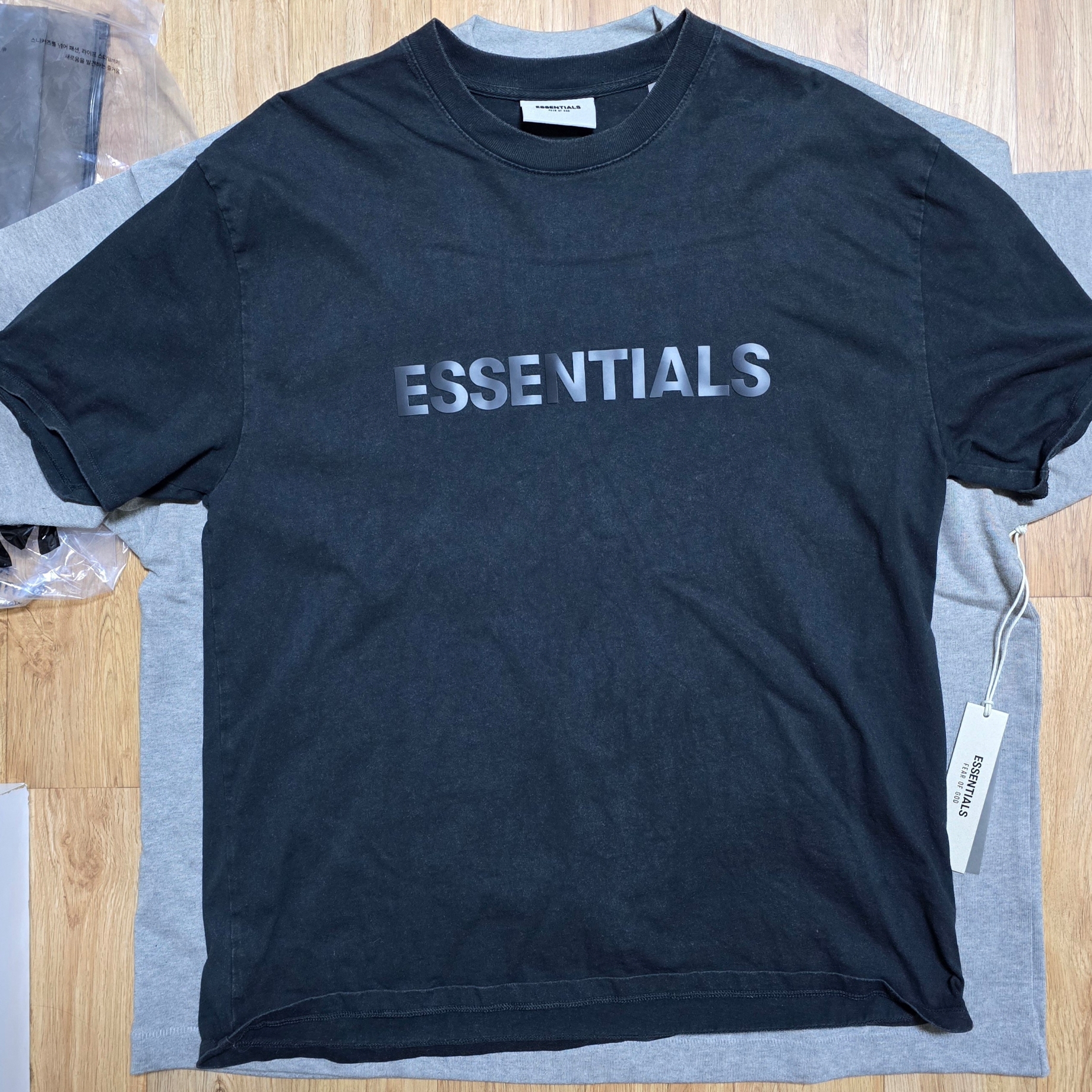 Essentials Heavy Jersey Crewneck T-Shirt Dark Heather Oatmeal - 24SS, Essentials 3D Silicon Applique Boxy T-Shirt Dark Slate/Black 2020 착용 스타일 - 2