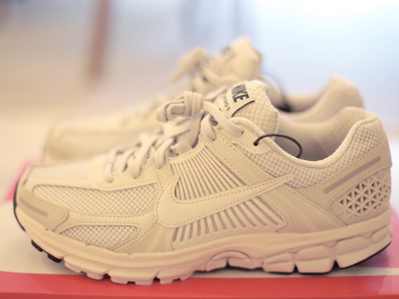 Nike Zoom Vomero 5 SP Vast Grey 2023 착용 스타일 - 1