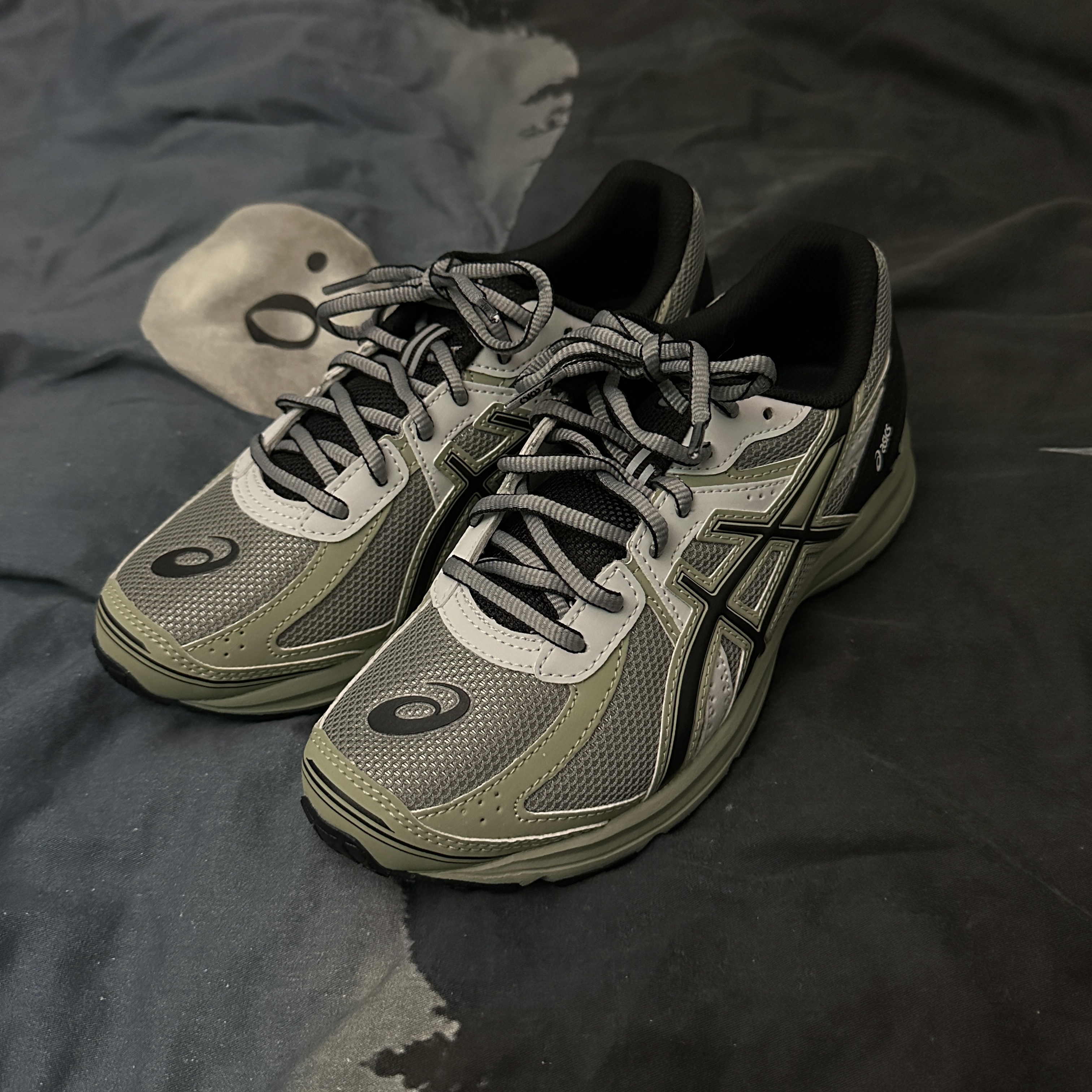 Asics Jog 100 S Sheet Rock - 2E Wide 착용 스타일