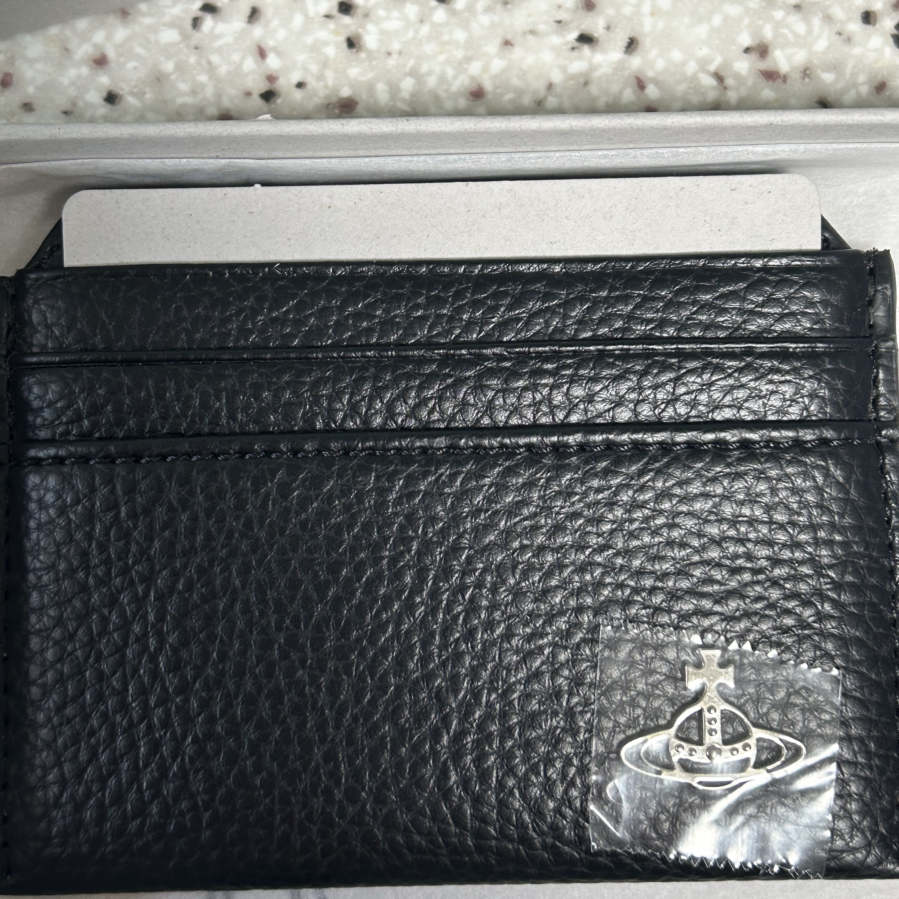 Vivienne Westwood Re-Vegan Grain Leather Silm Card Holder Black 착용 스타일 - 2