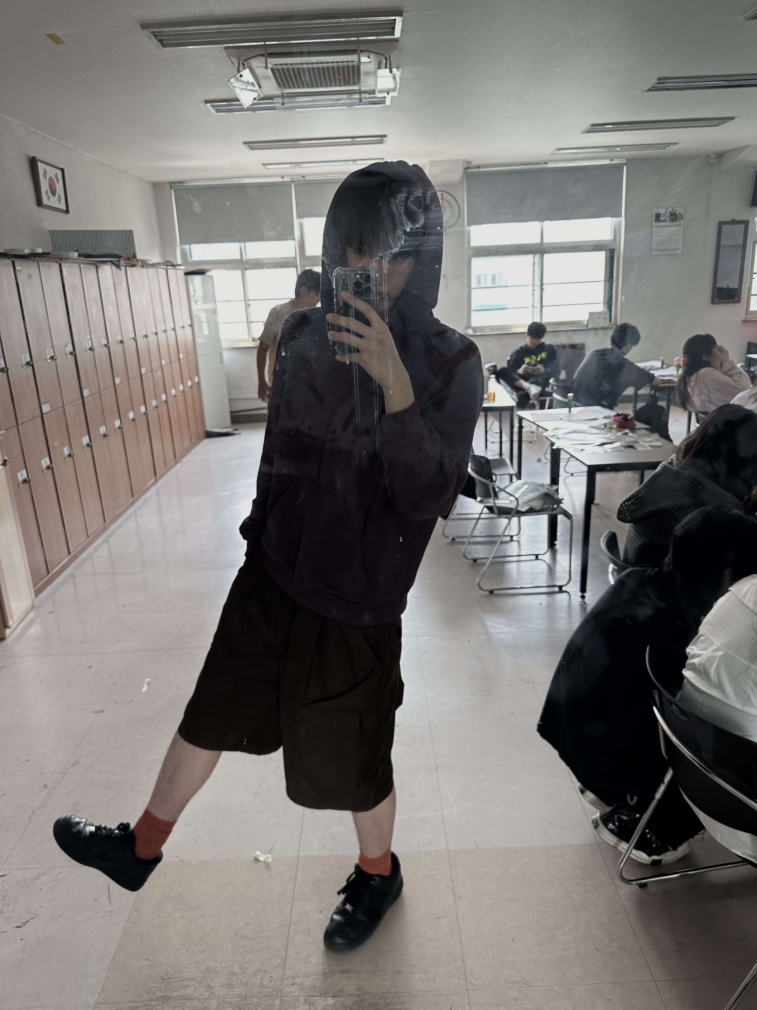 Nike Air Force 1 '07 Low Triple Black 착용 스타일
