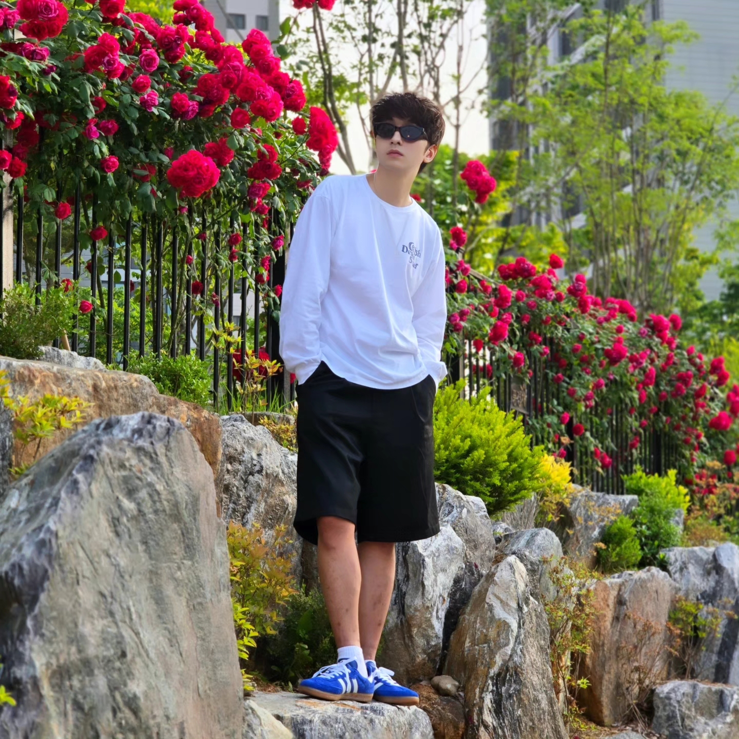 Millo Archive Minimalist Bermuda Half Pants Pine Green, Adidas Samba OG Royal Blue 착용 스타일 - 8