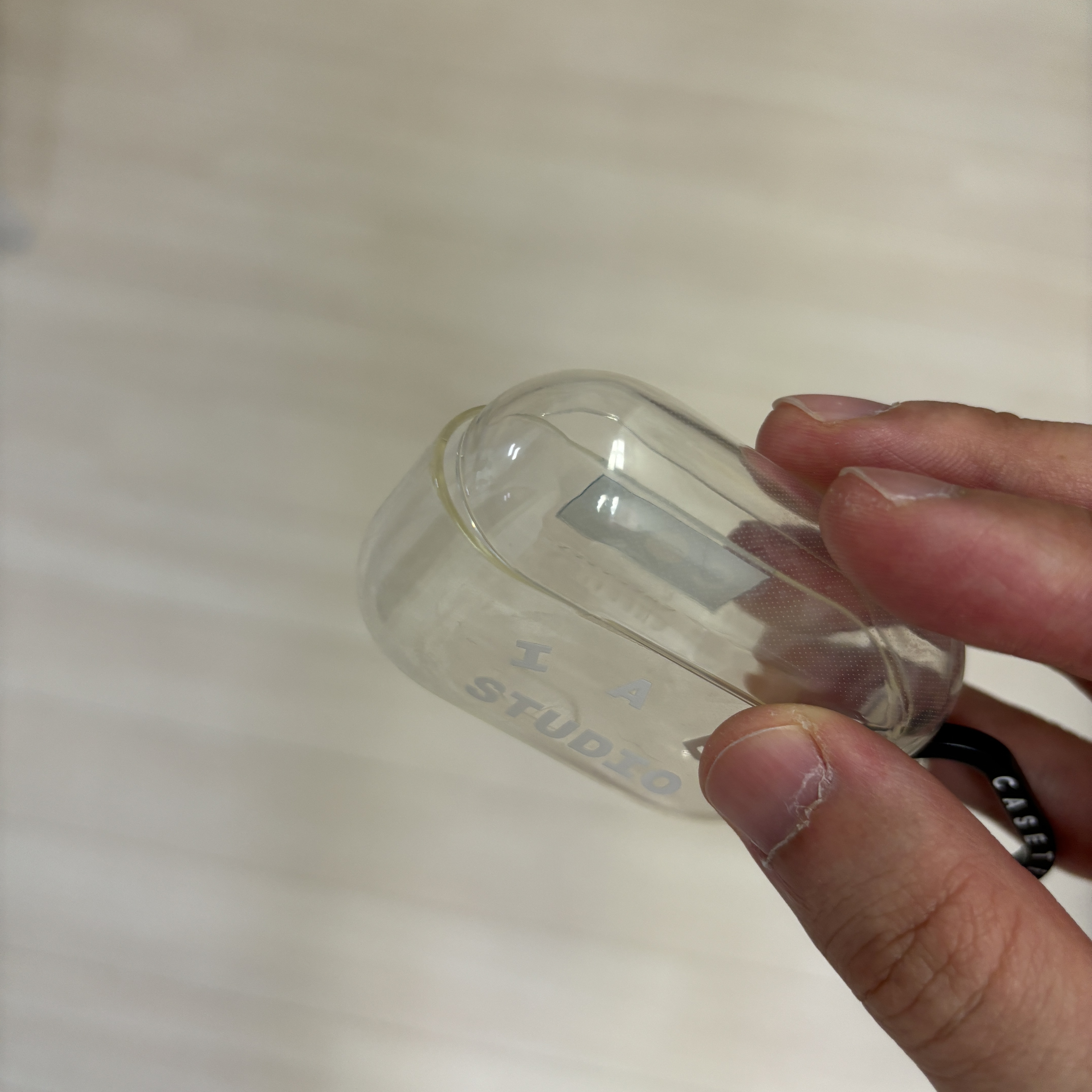 Casetify x IAB Studio Single White Logo AirPods Pro Case Clear 착용 스타일 - 4