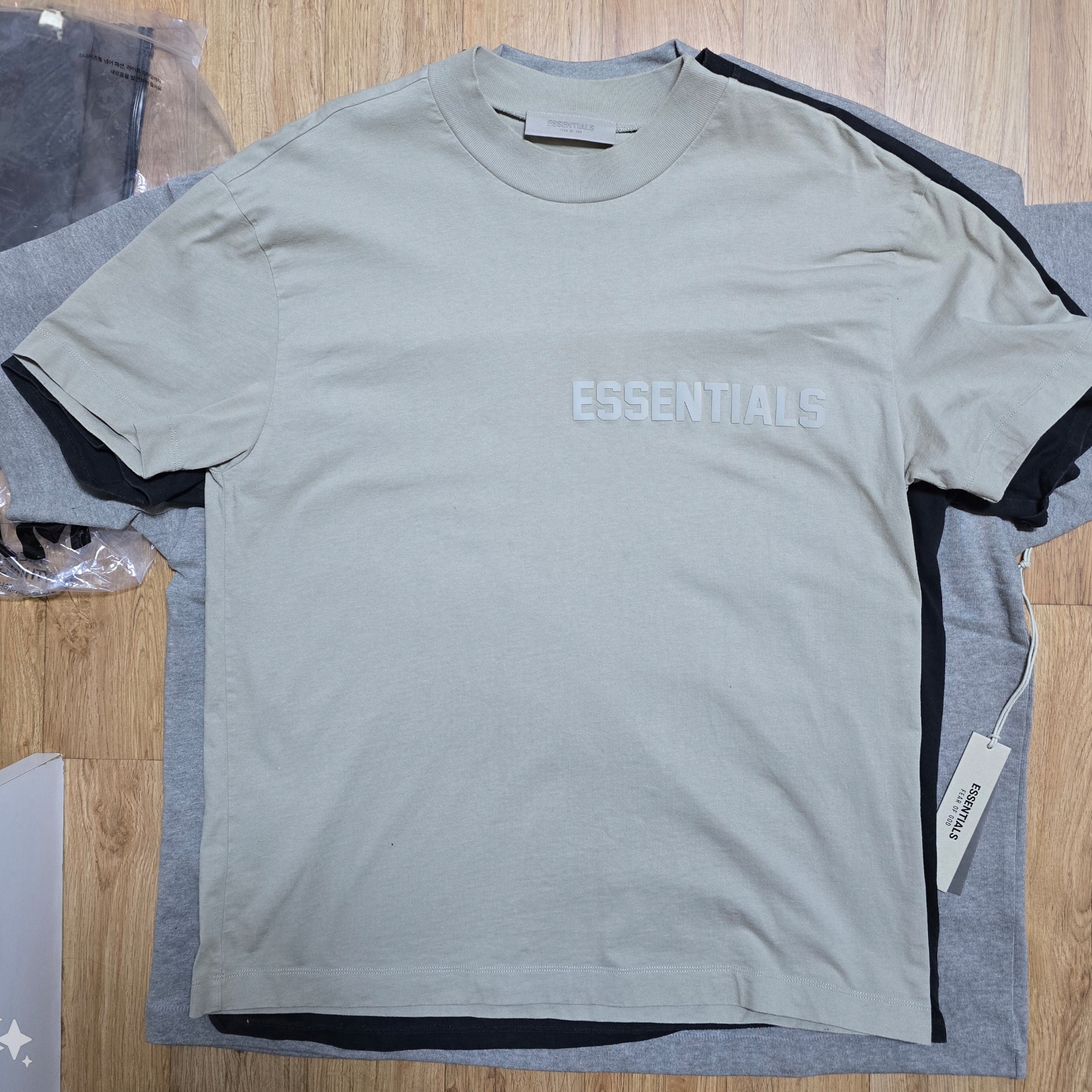 Essentials Heavy Jersey Crewneck T-Shirt Dark Heather Oatmeal - 24SS, Essentials 3D Silicon Applique Boxy T-Shirt Dark Slate/Black 2020 착용 스타일 - 3