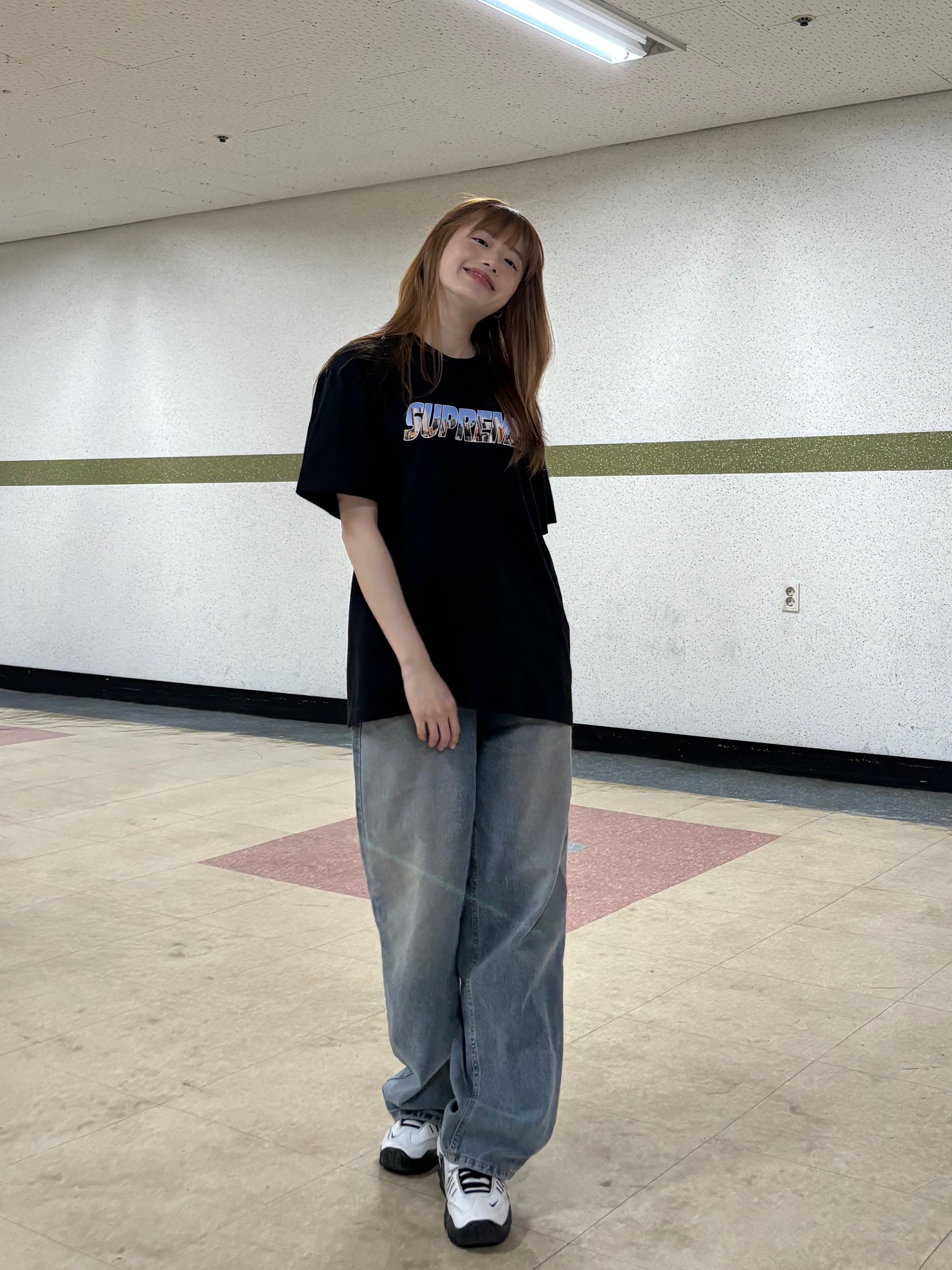 Supreme Gotham T-Shirt Black - 23FW, Nike x Ambush Air Adjust Force SP Summit White and Black 착용 스타일 - 2