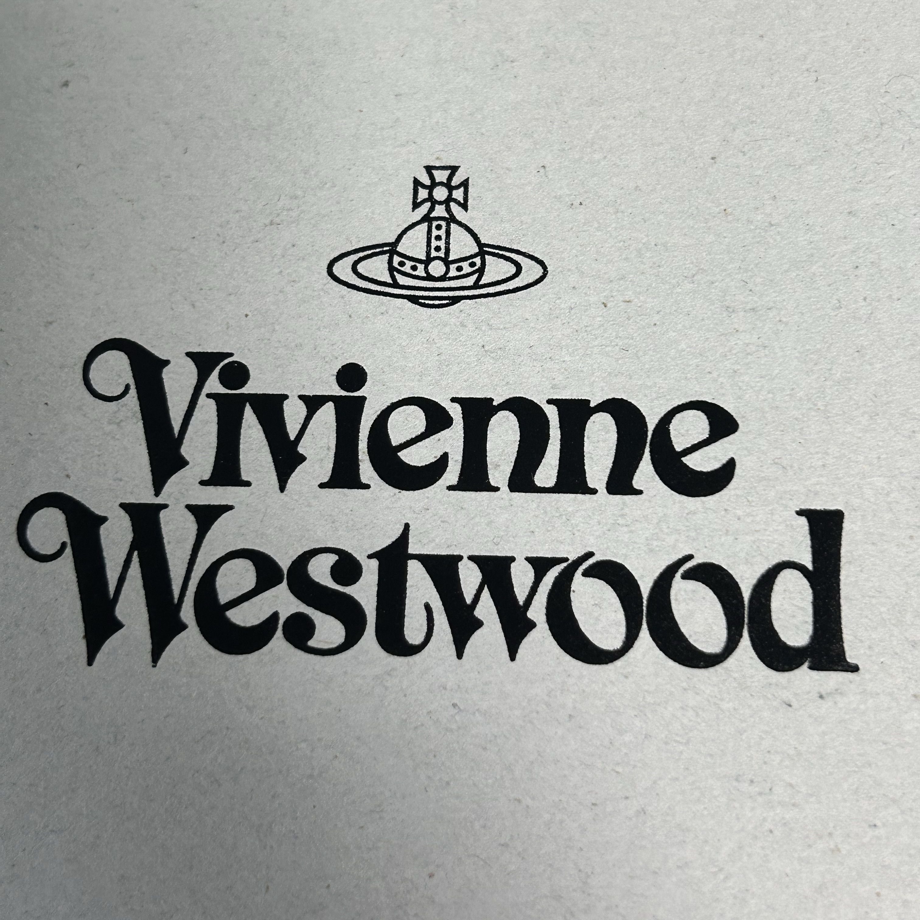 Vivienne Westwood Re-Vegan Grain Leather Silm Card Holder Black 착용 스타일 - 1