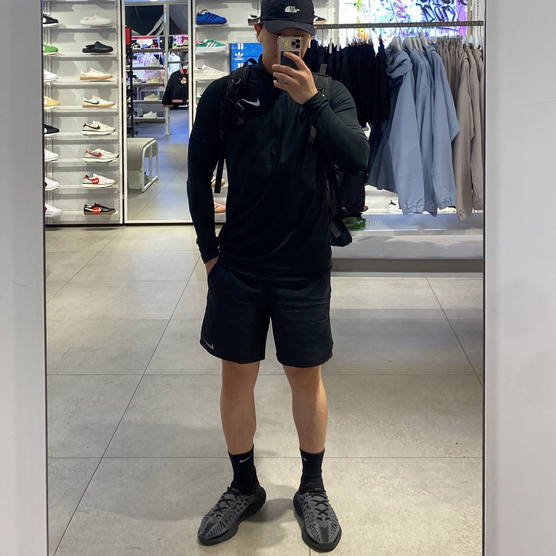 Adidas Yeezy 350 V2 CMPCT Slate Onyx, Nike Dri-Fit ADV A.P.S Fitness Jacket Black - Asia 착용 스타일