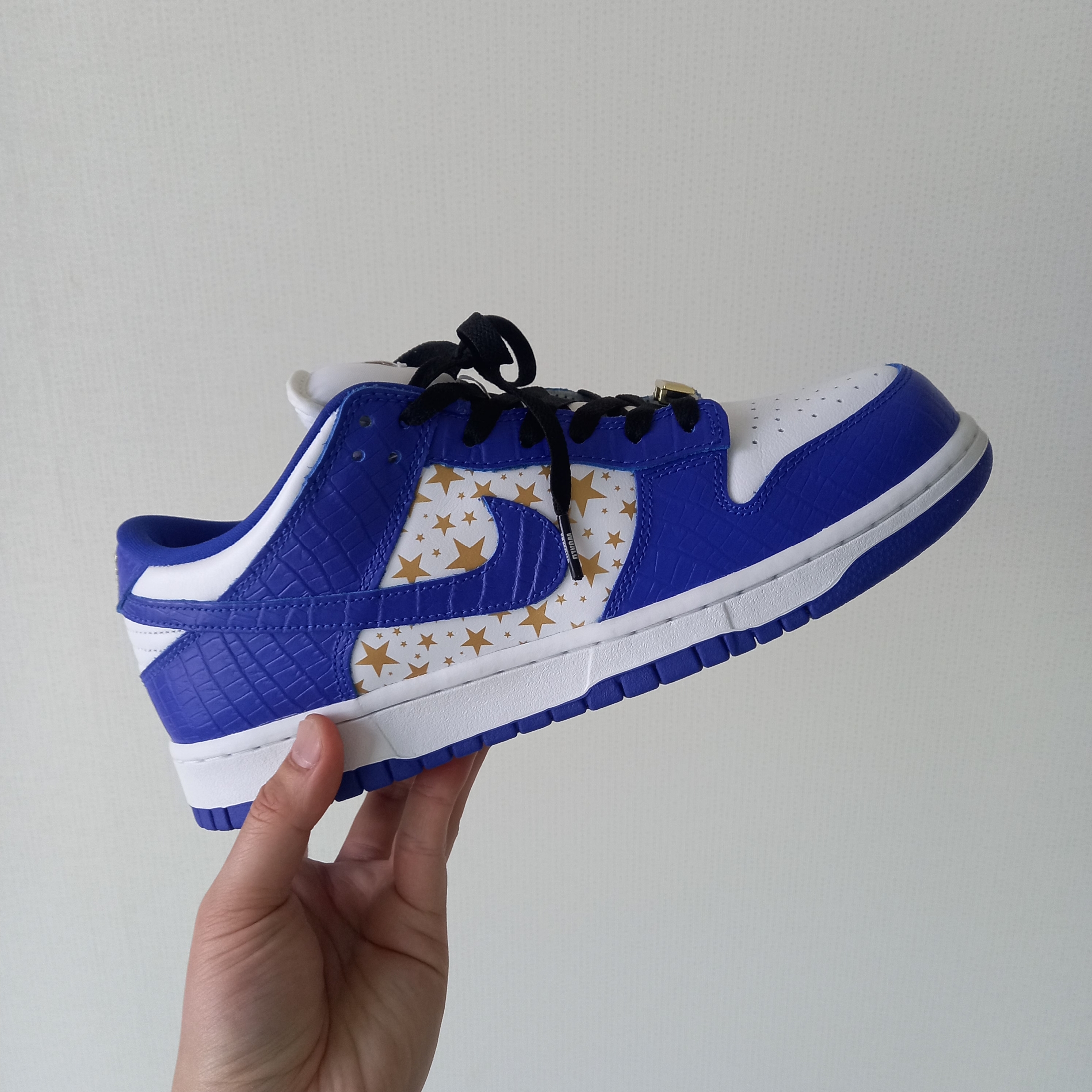 Nike x Supreme SB Dunk Low Hyper Blue 착용 스타일 - 2