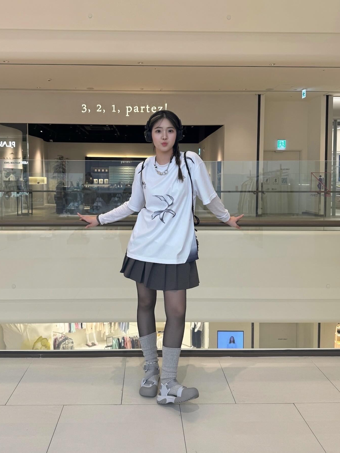 Fila Peito Sandal Grey, Marshall Major IV Black (Korean Ver.) 착용 스타일 - 1