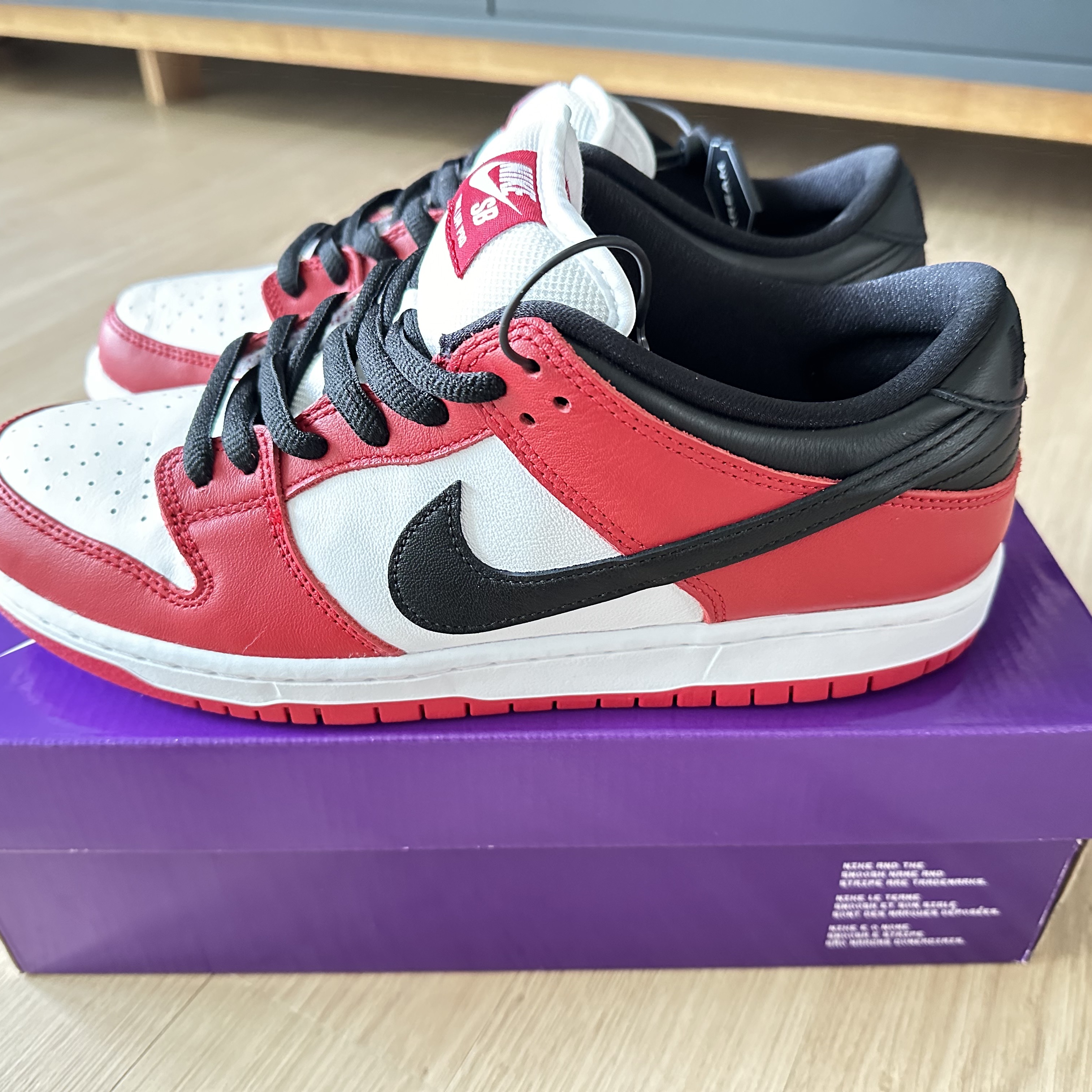 Nike SB Dunk Low Pro Chicago 착용 스타일 - 1