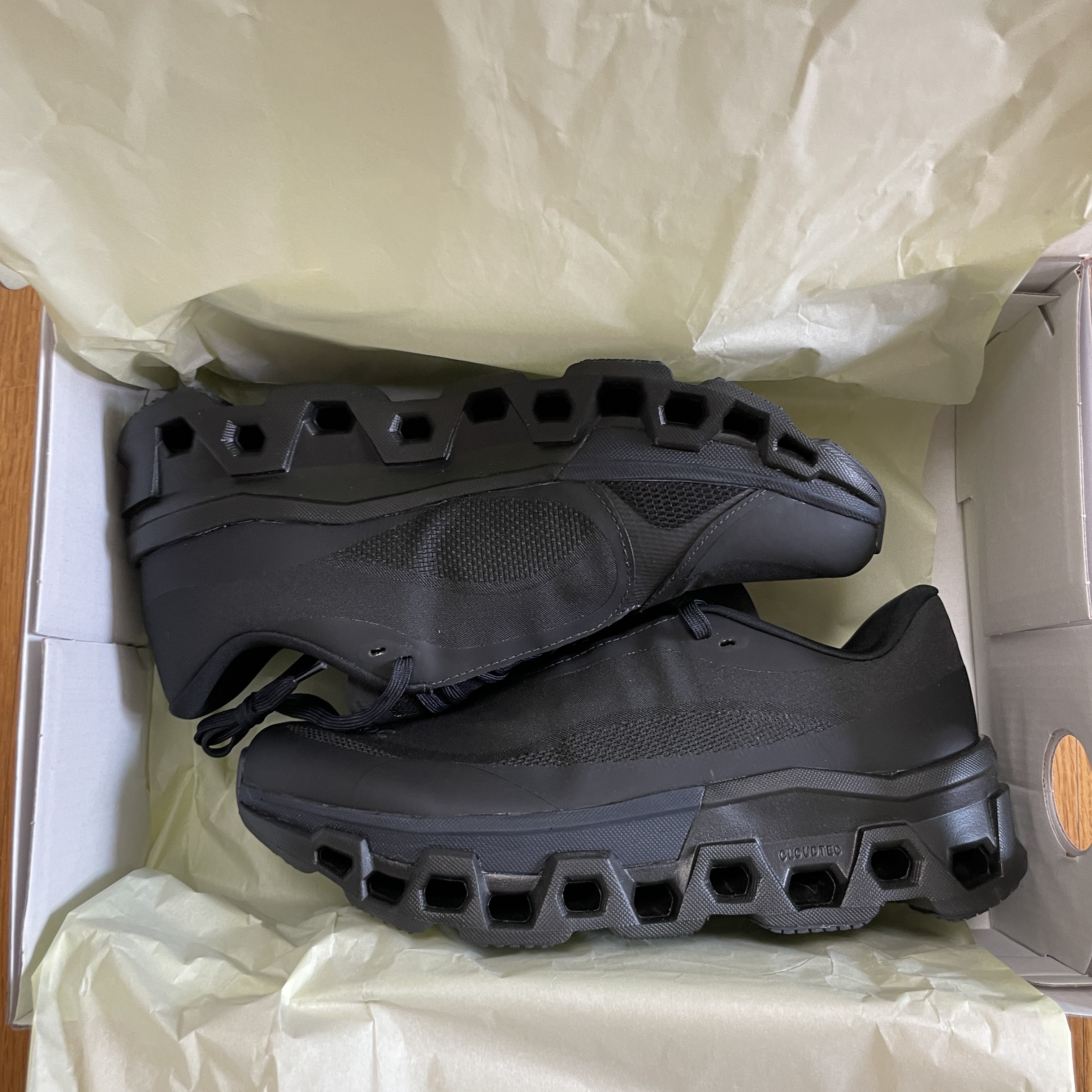 On Running x Post Archive Faction (Paf) Cloudmonster 2 Moondust Chalk 착용 스타일 - 4