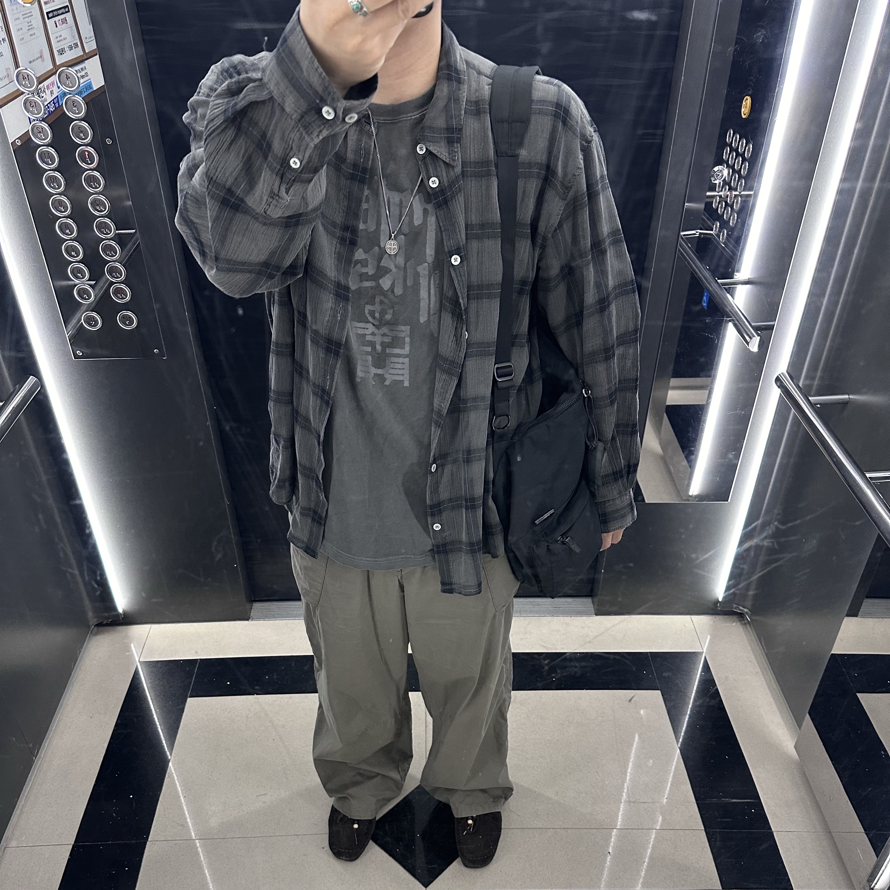 Polyteru Dell Cargo Pants Used Olive Gray, Amiacalva Gabardine Backpack Black 착용 스타일