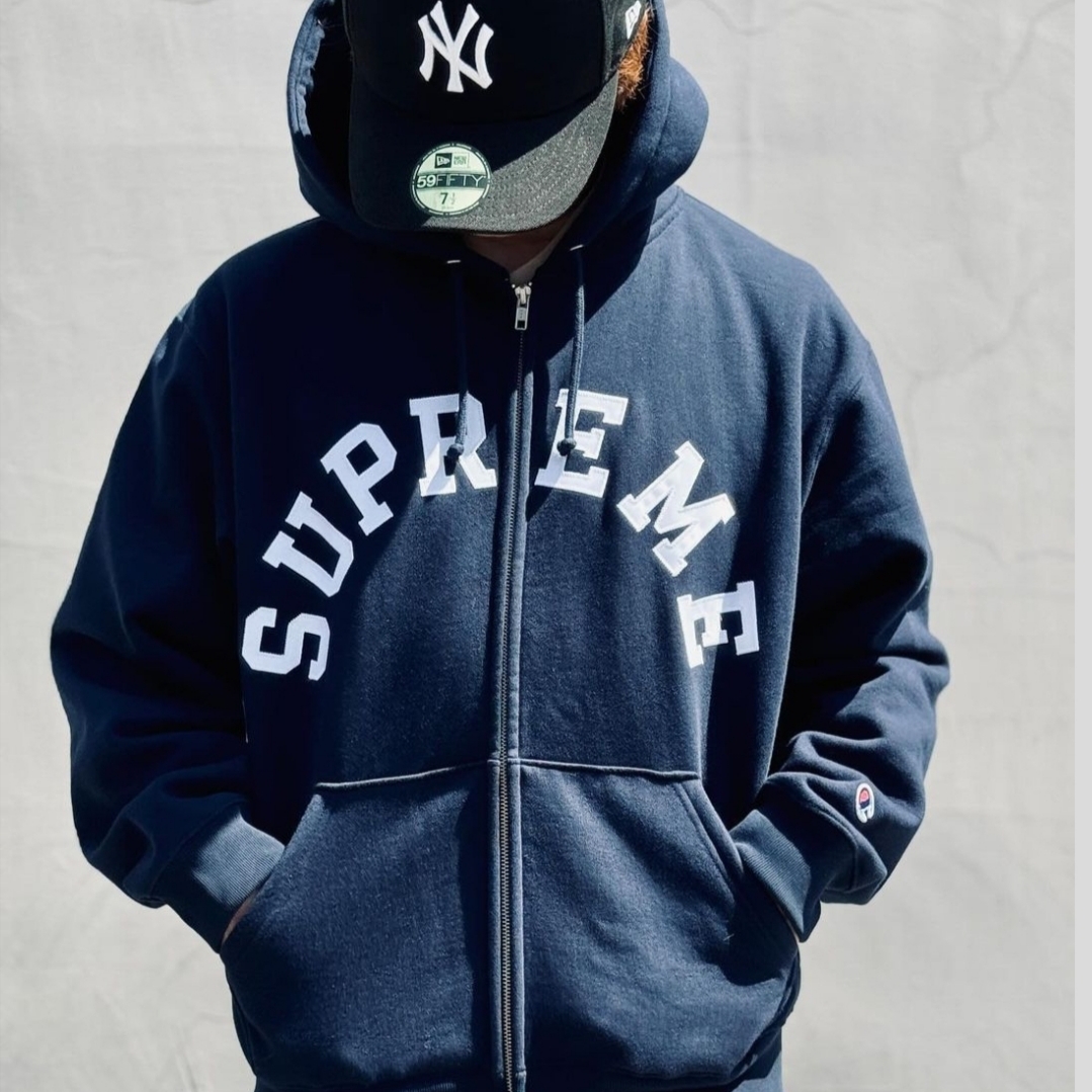 Supreme x Champion Zip Up Hooded Sweatshirt Navy - 24SS, Supreme x Champion Zip Up Hooded Sweatshirt Purple - 24SS 착용 스타일 - 1