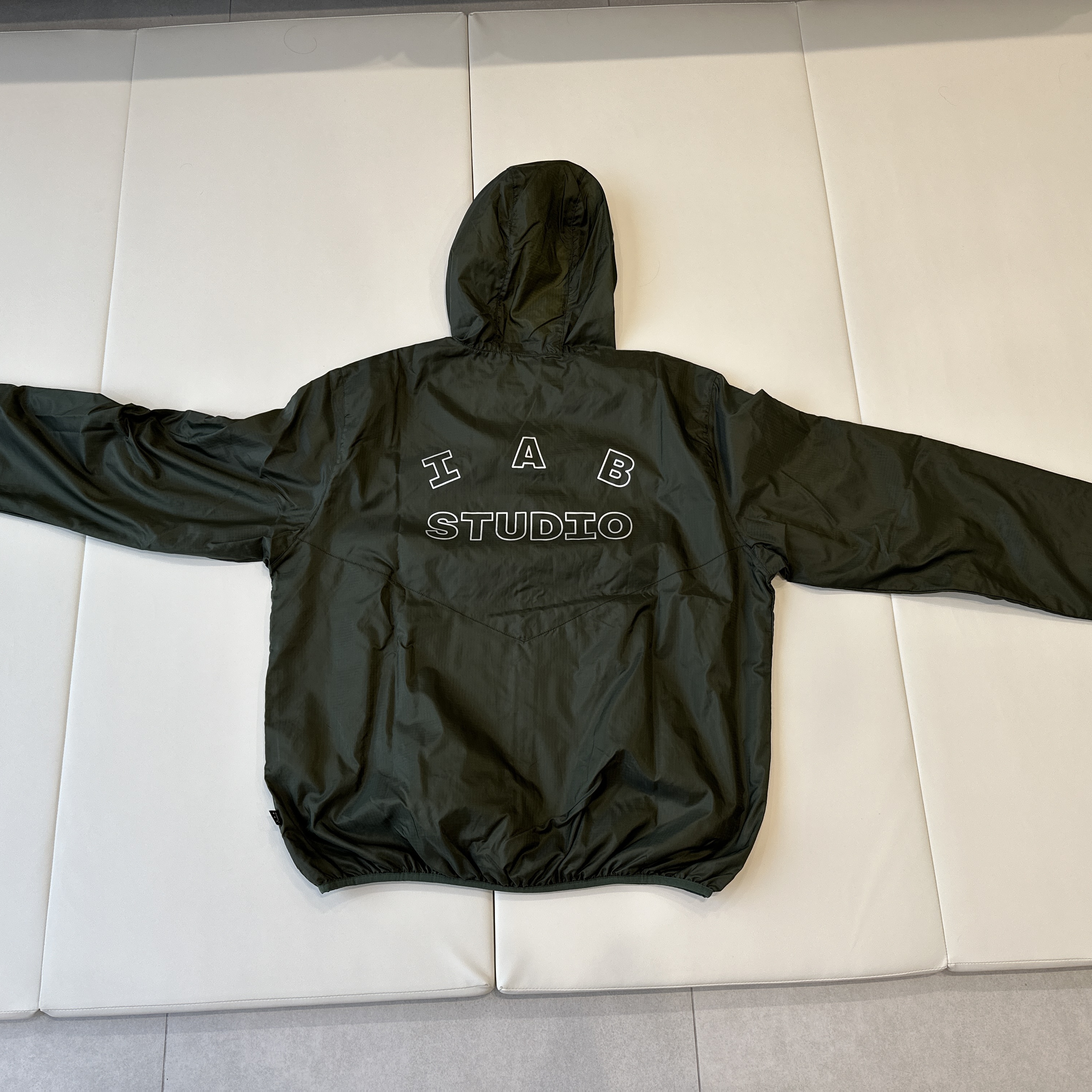 IAB Studio Ripstop Wind Jacket Deep Green 착용 스타일 - 6