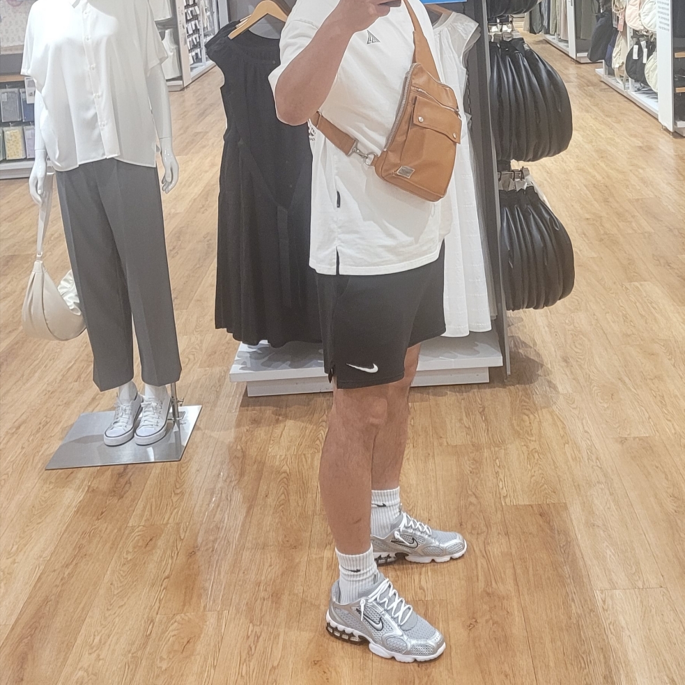 Nike Air Zoom Spiridon Cage 2 Metallic Silver 착용 스타일 - 3