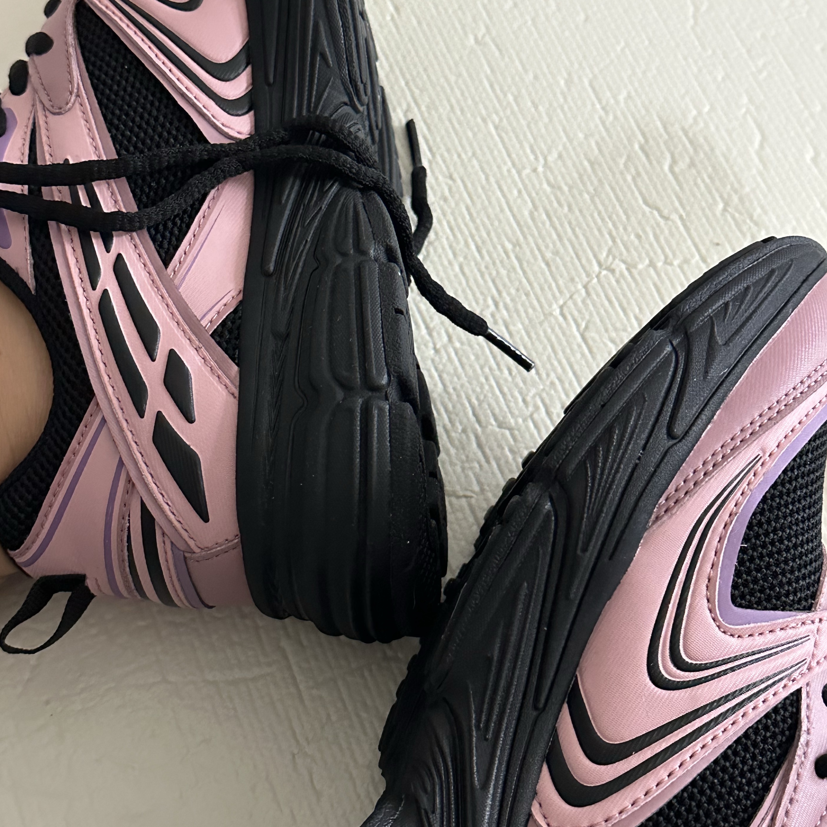 Fila Interun Pink Black 착용 스타일 - 3