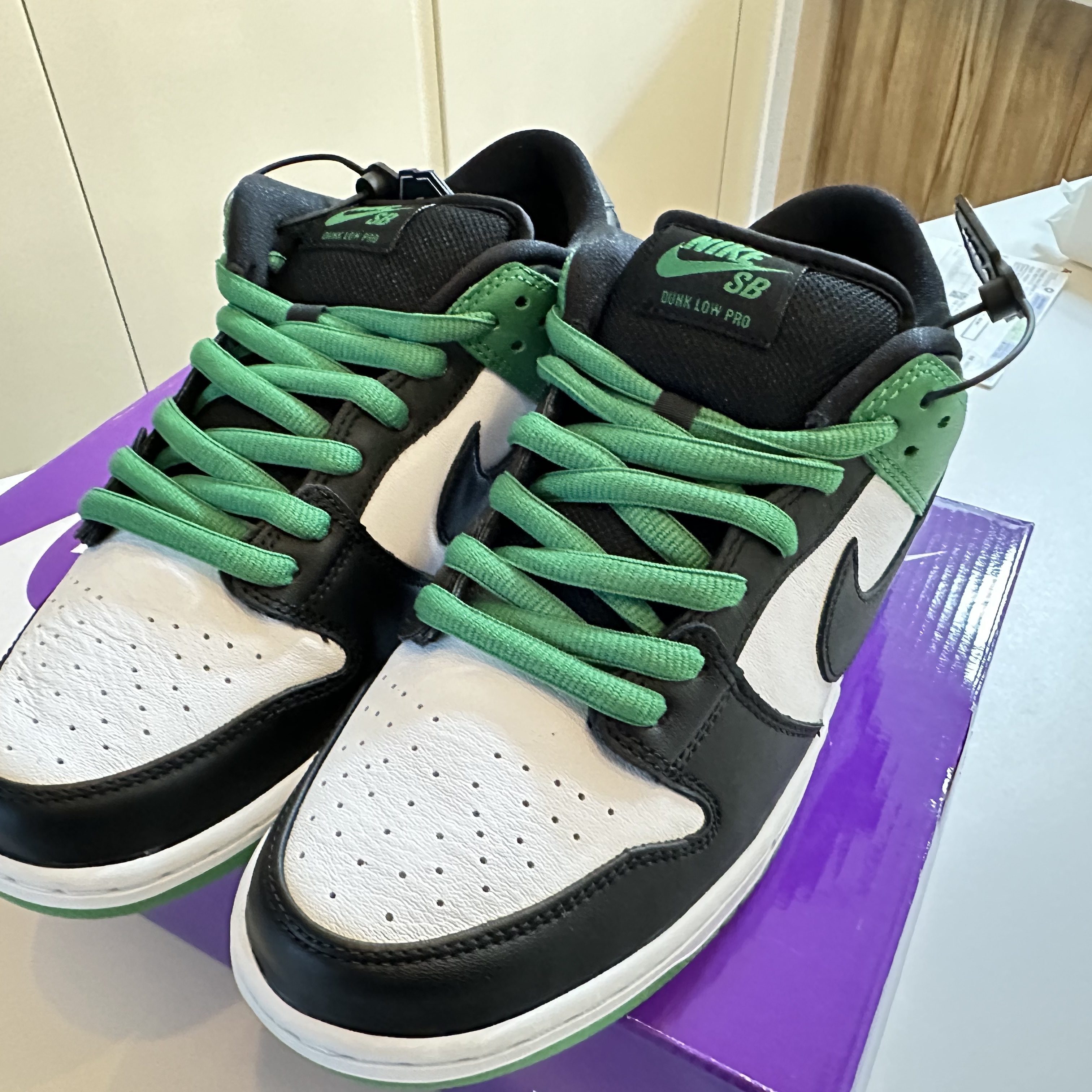 Nike SB Dunk Low Pro Chicago 착용 스타일 - 5
