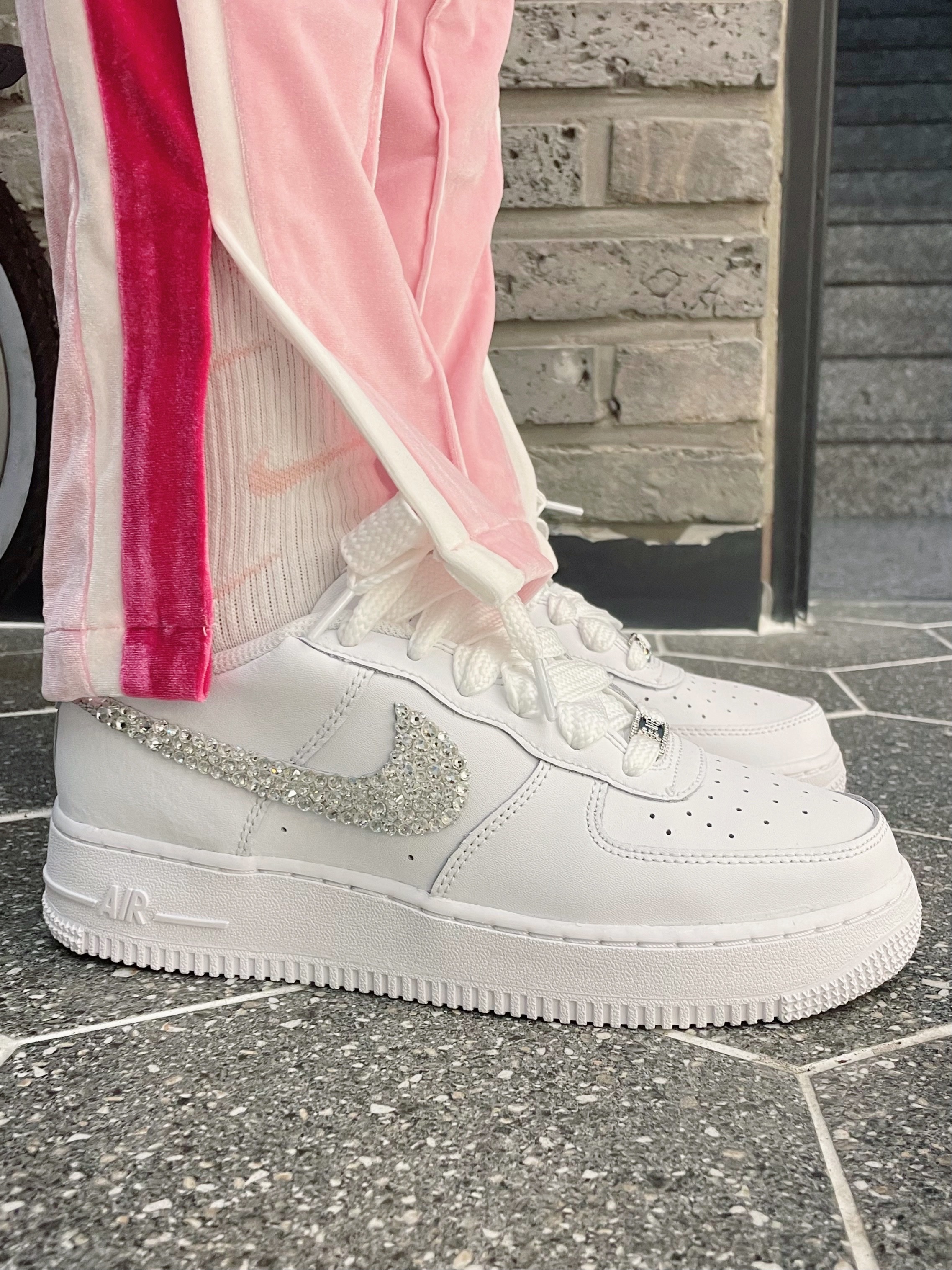 Nike x Hello Kitty NRG Air T-Shirt White - Asia, Nike Heritage 86 Futura Washed Cap White 착용 스타일 - 5