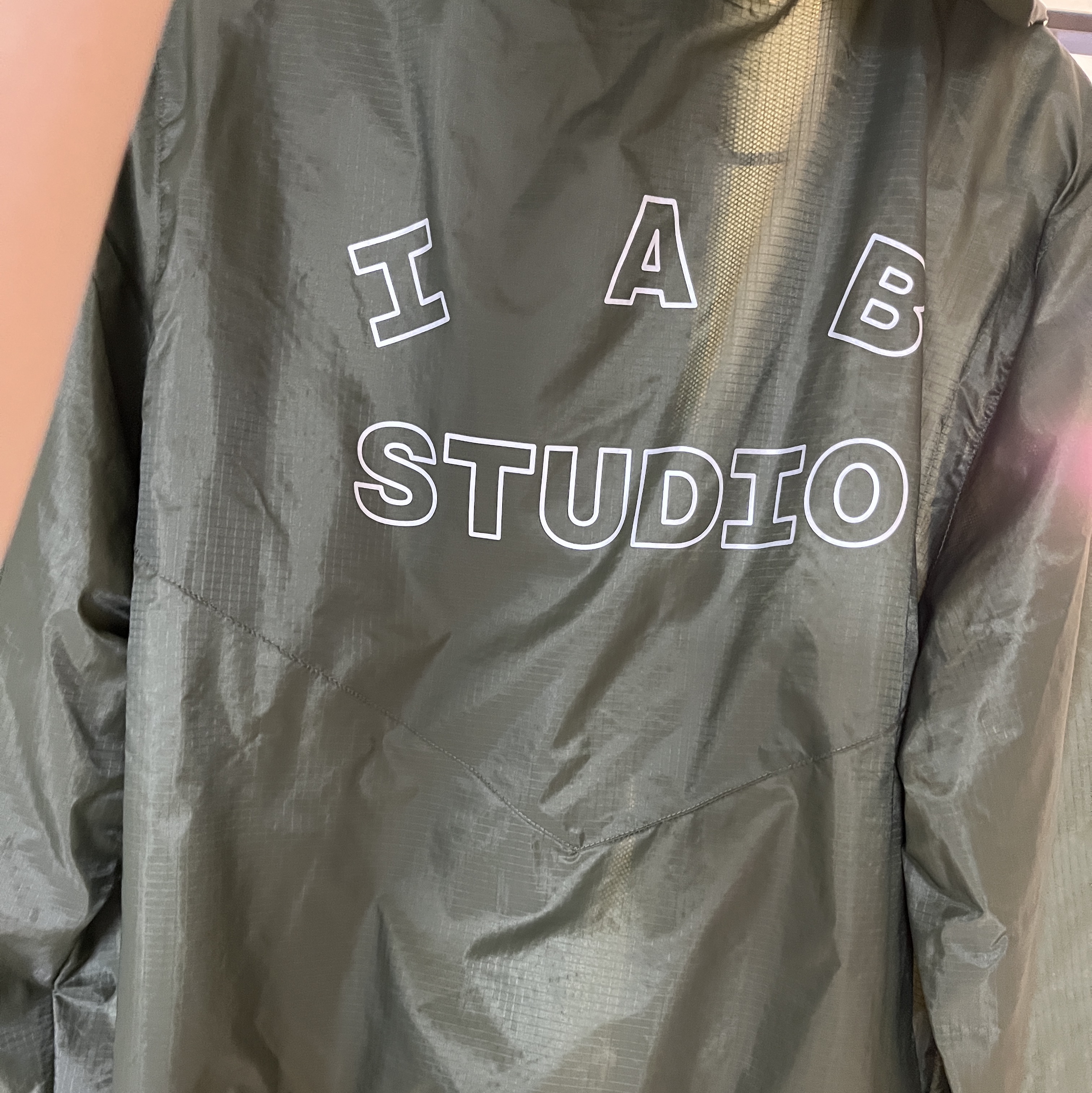 IAB Studio Ripstop Wind Jacket Deep Green 착용 스타일