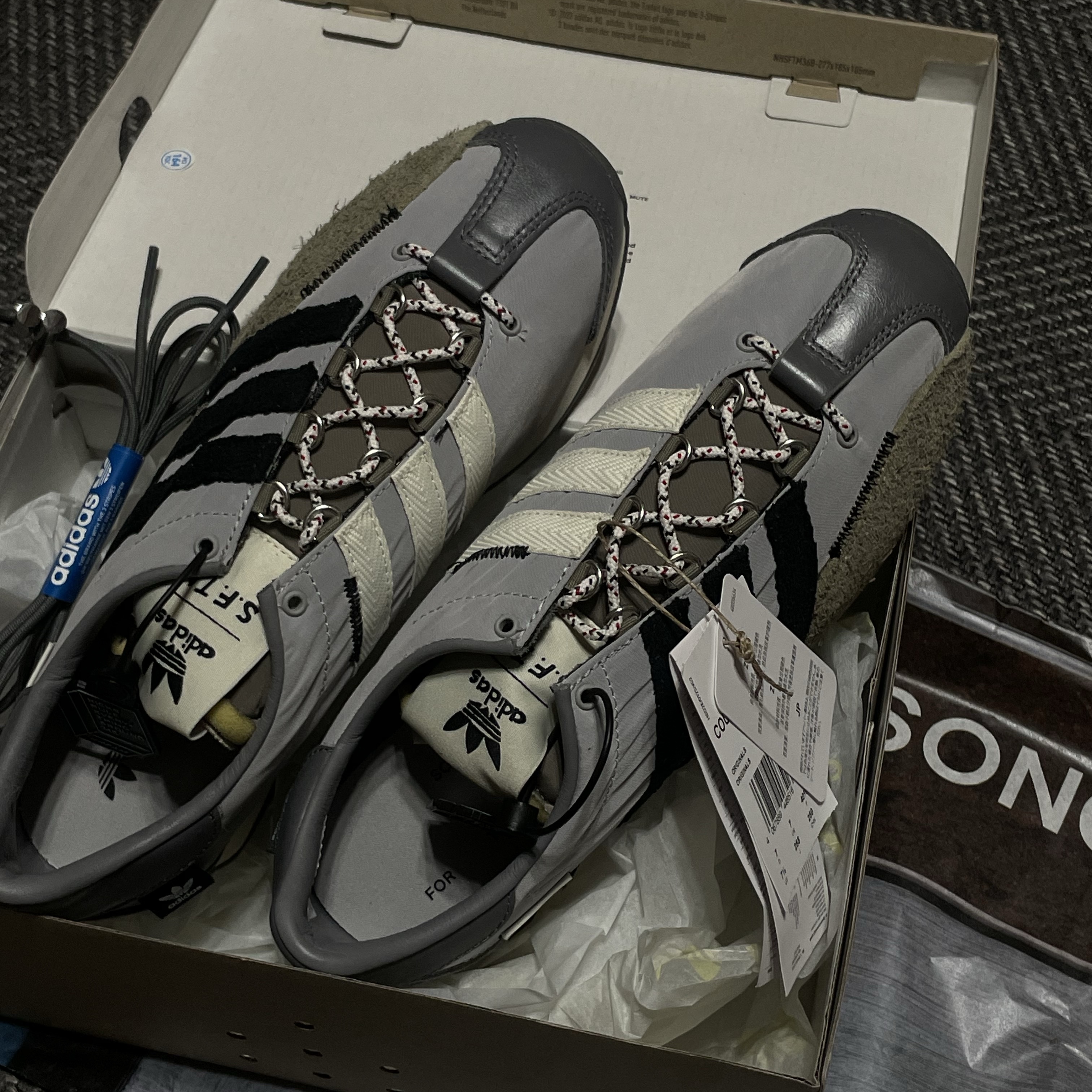 Adidas x Song for the Mute Country OG Grey Two Core Black 착용 스타일